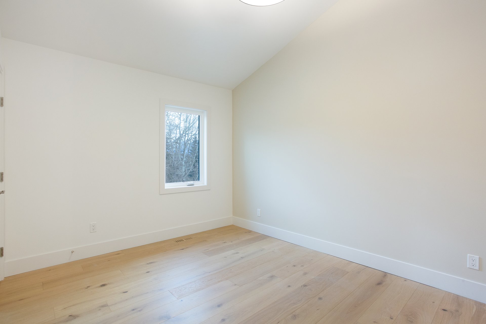 1(NE) 617 4th Street