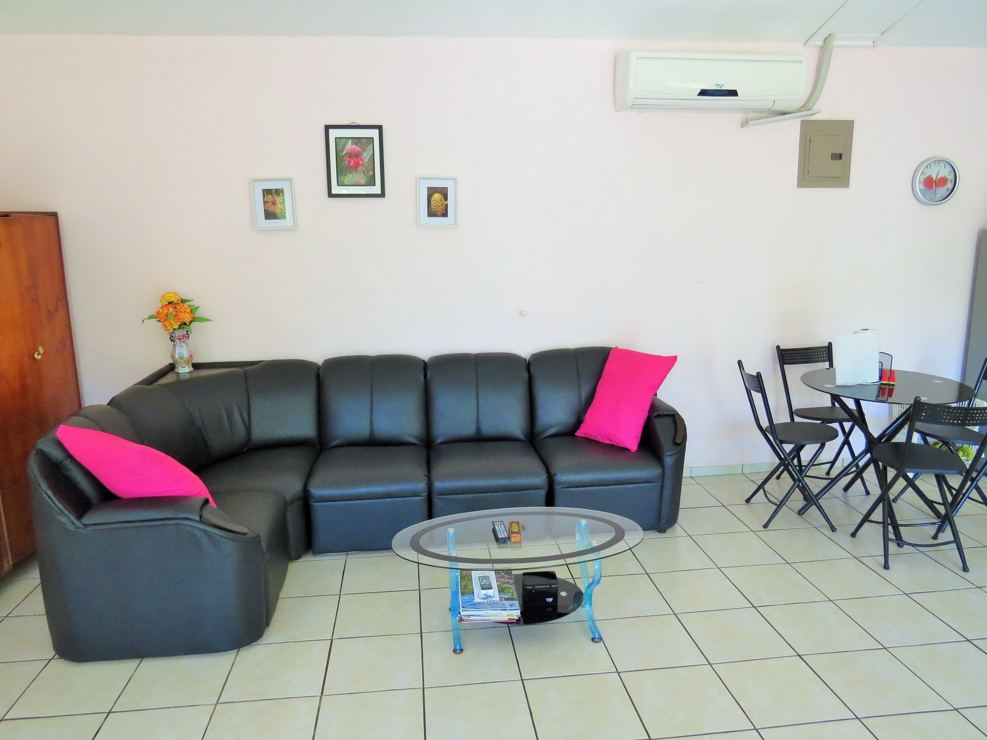 Fully equipped 4 Unit Apartment/Hotel complex 70 meters from the entrance to world-famous Marino Ballena National Park