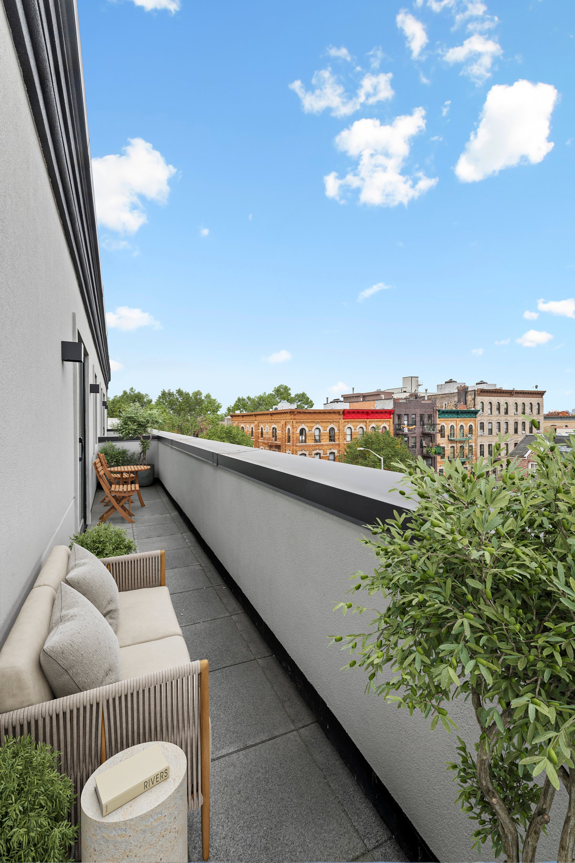 831 Knickerbocker