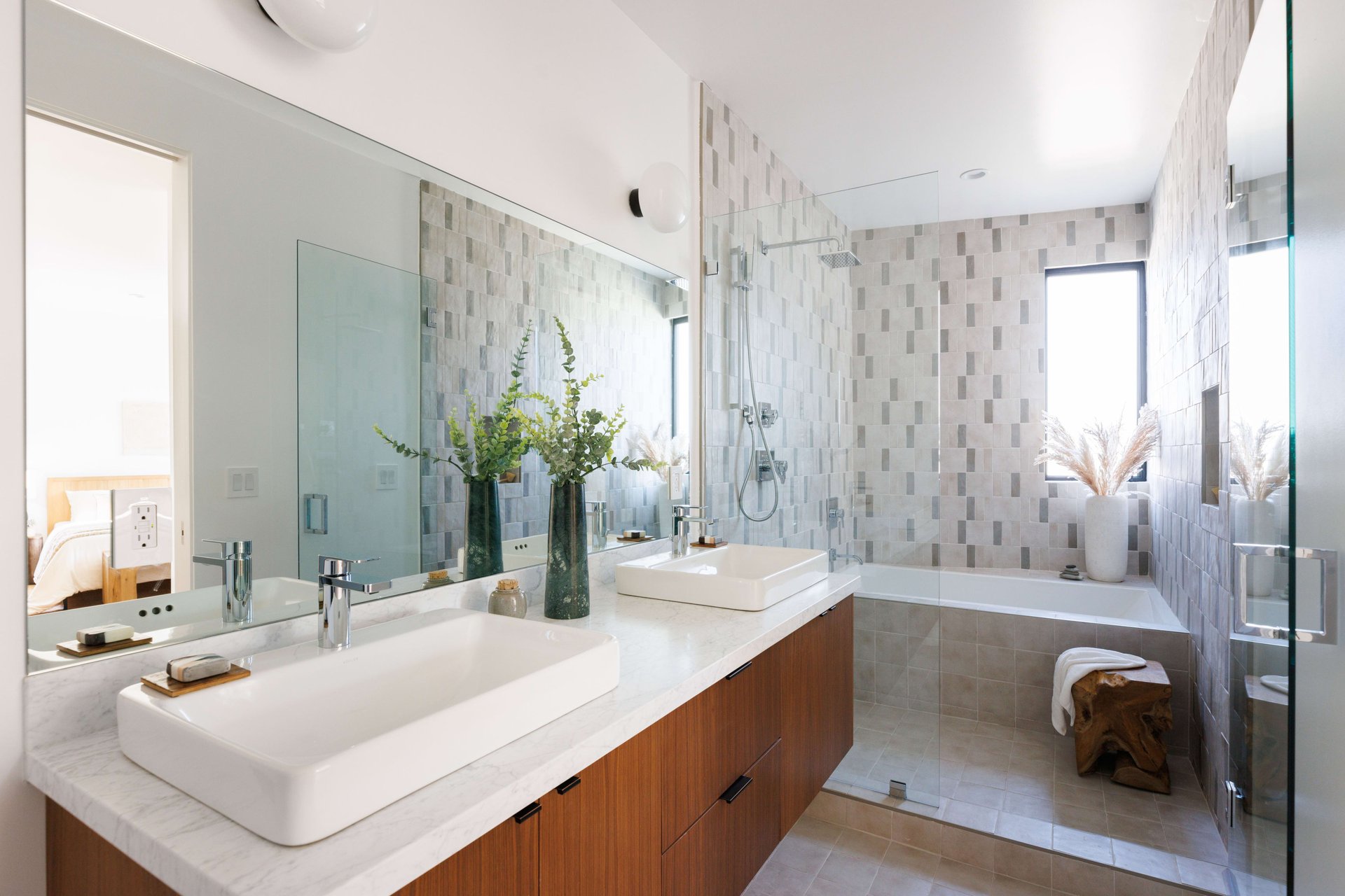 A Chic and Private New Construction Residence in Silver Lake