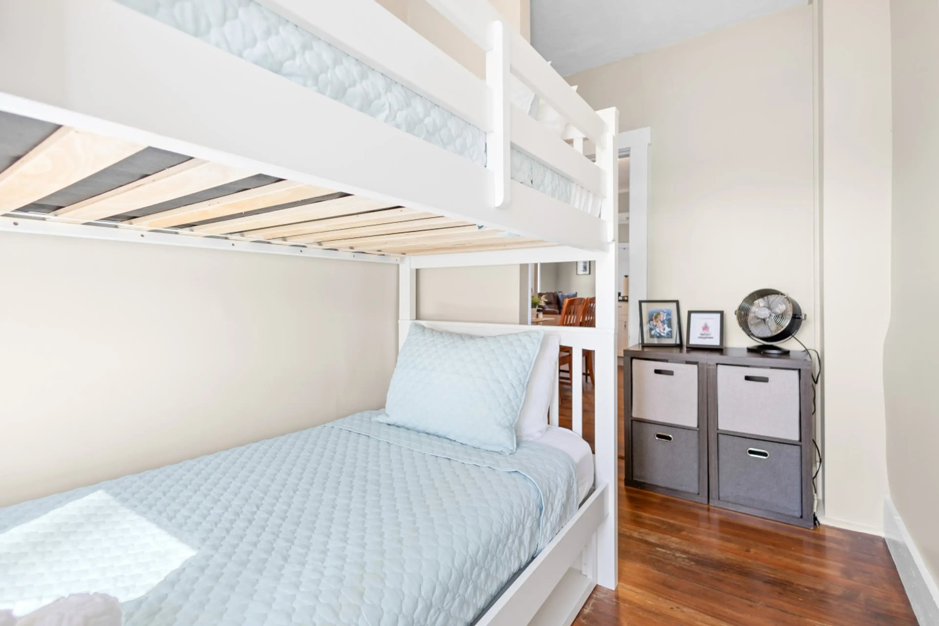 First Floor Apartment Near the Cliff Walk and More