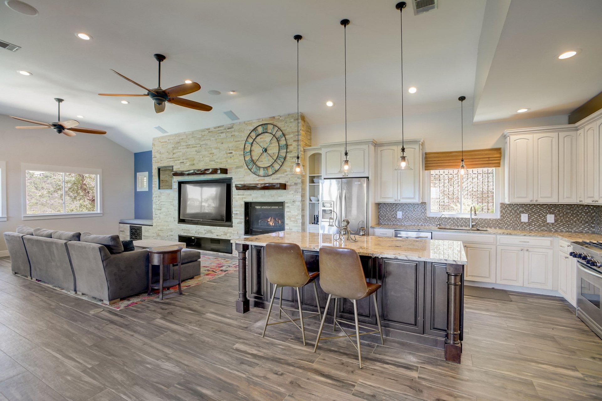 Hill Country Paradise: Luxurious 4/3 Home with Heated Pool/Spa and Spectacular Sunset Views in River Place!