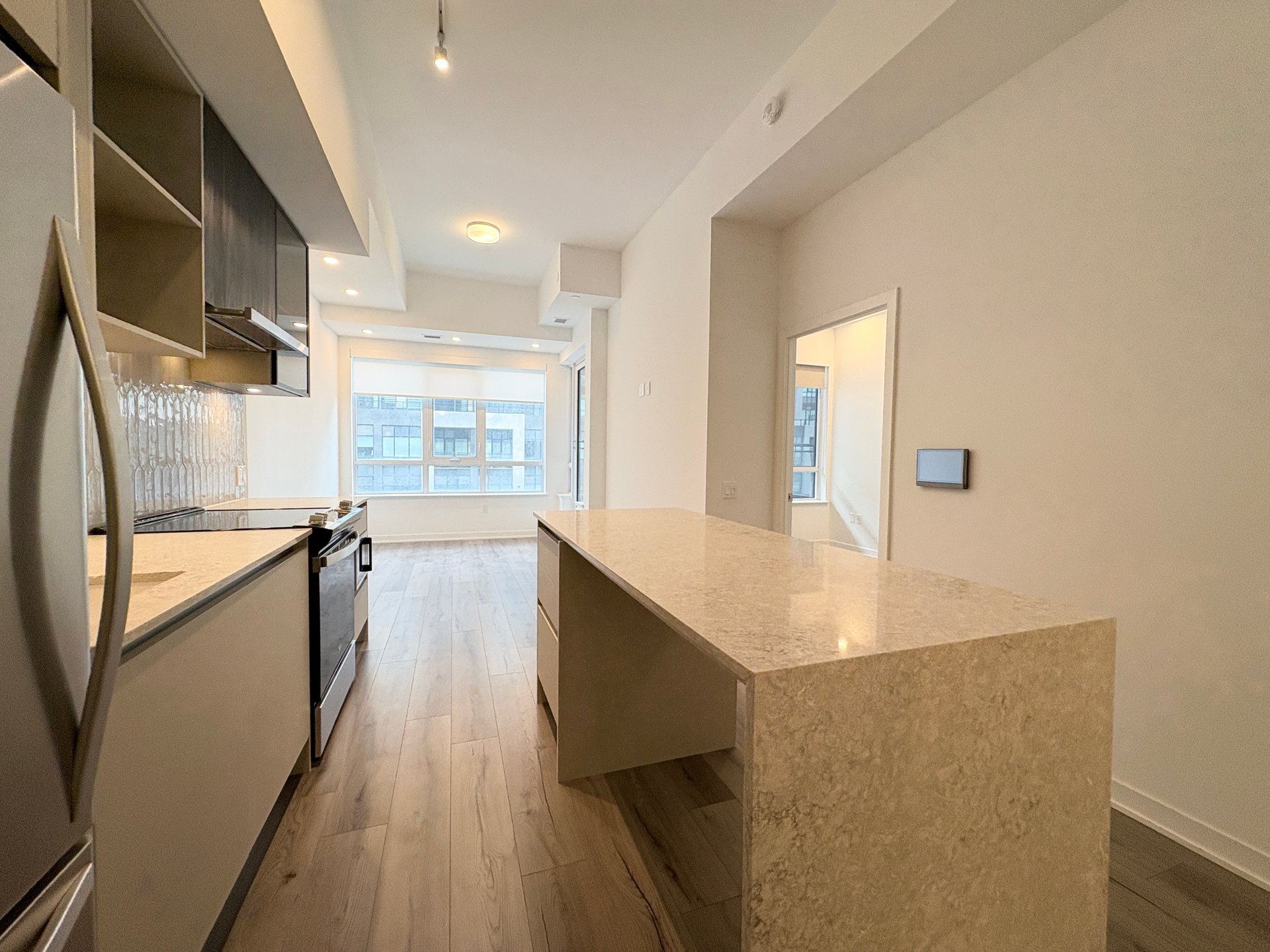 395 Dundas Street W Unit: 223