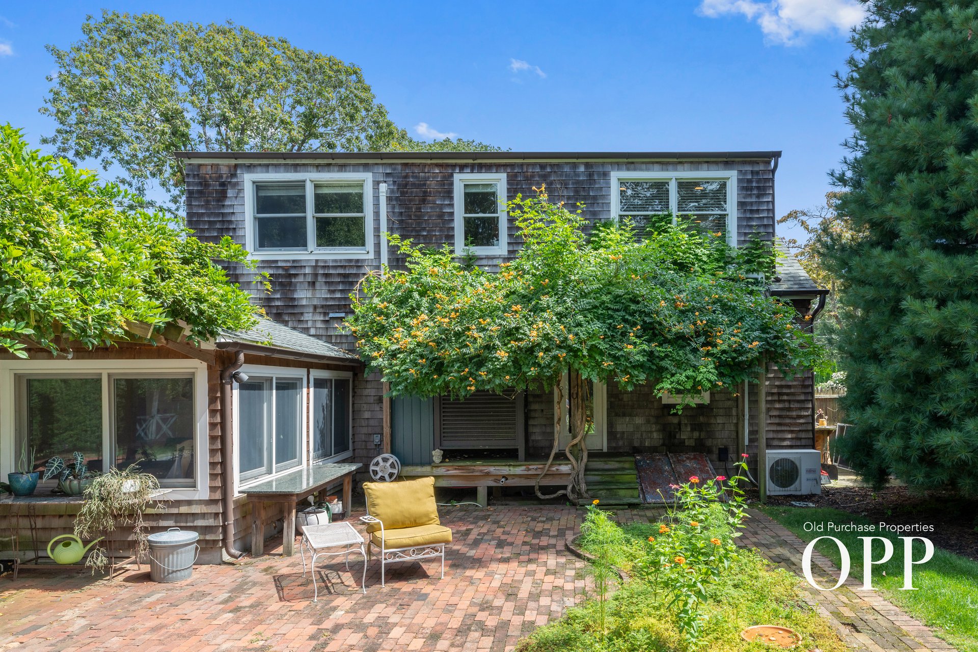 CEDAR-SHINGLED BEAUTY WITH POOL