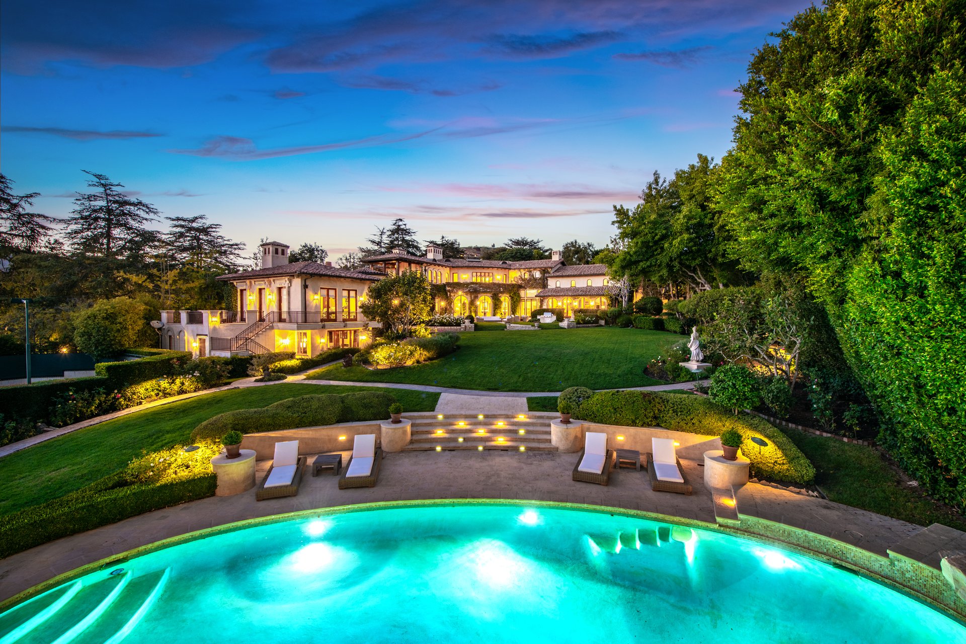 1550 Amalfi DR