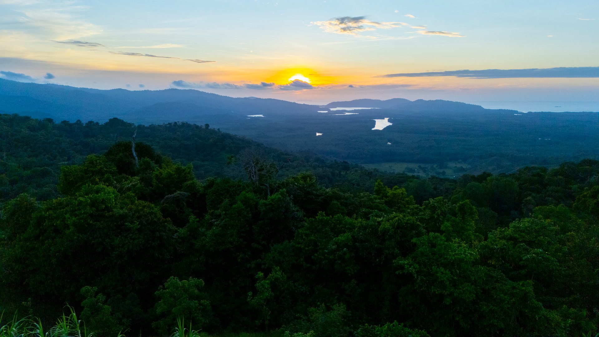 67 acres development (15 titled lots) with breathtaking views in Sierpe