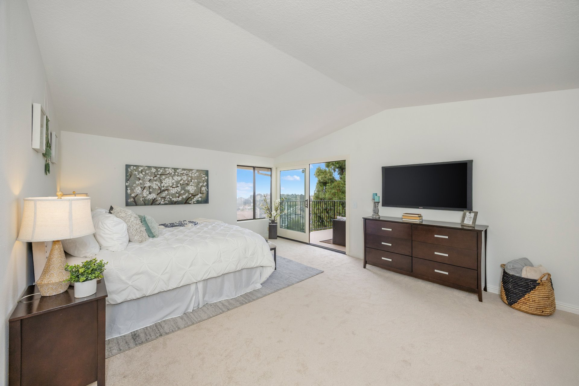 2736 Whitechapel Pl
