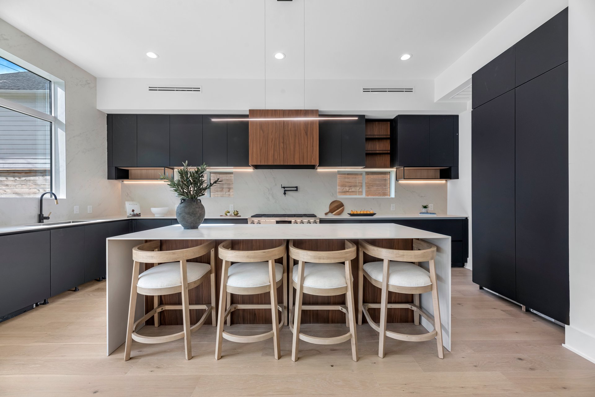 963 West 41st Street
