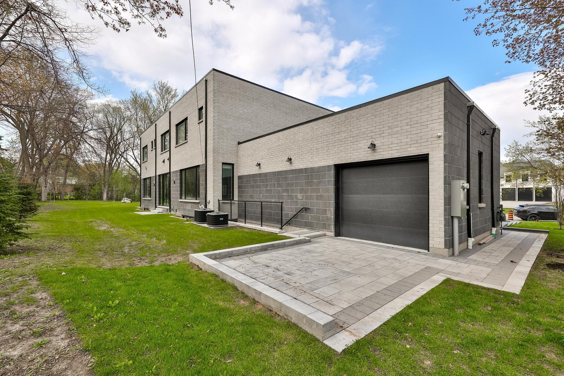 Brand-New Modern Estate