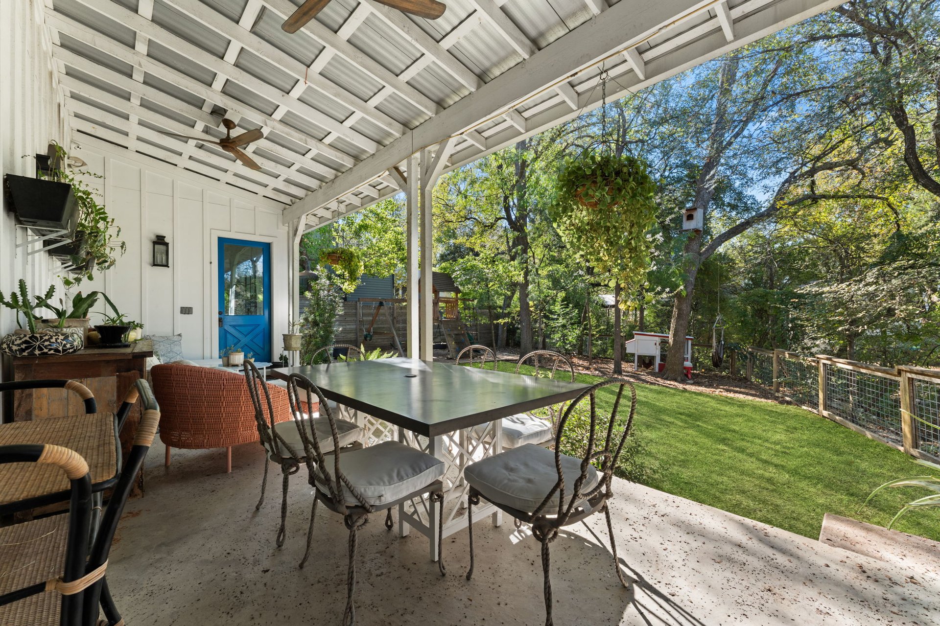 703 E Live Oak ST