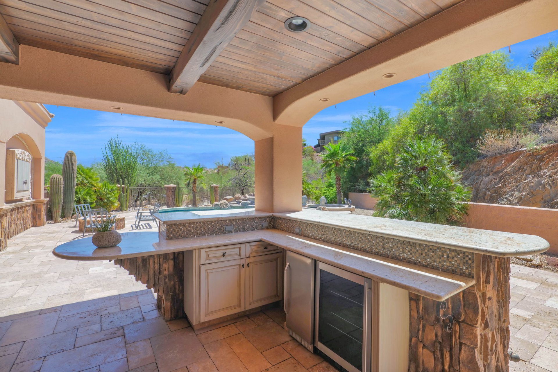 4141 E LAKESIDE Lane