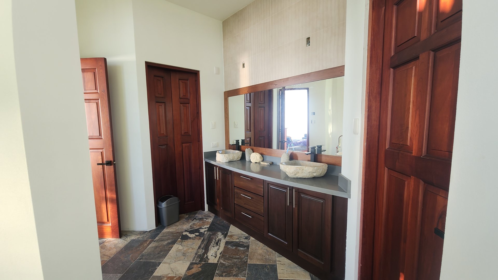 16 ACRES – 6 Bedroom Grand Estate With Guest House, 15 Minutes to Dominical, SPECTACULAR OCEAN VIEWS!!!