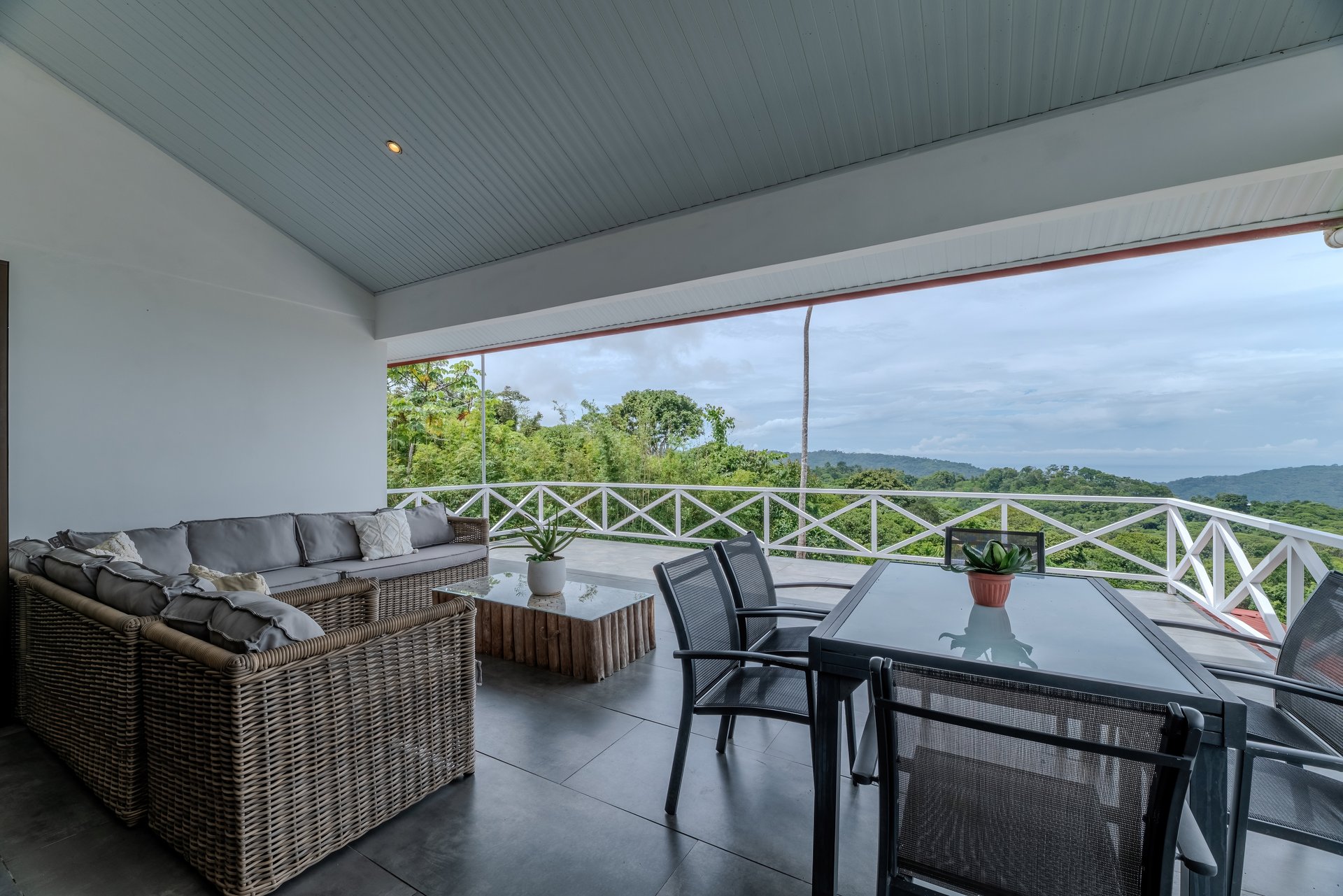 Casa Blanca – Ocean & Mountain View Home in Platanillo