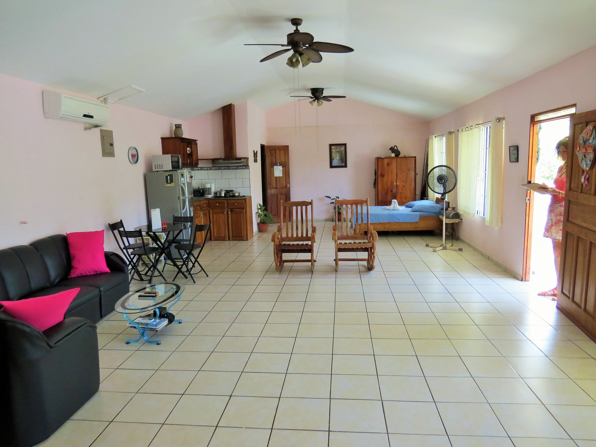 Fully equipped 4 Unit Apartment/Hotel complex 70 meters from the entrance to world-famous Marino Ballena National Park