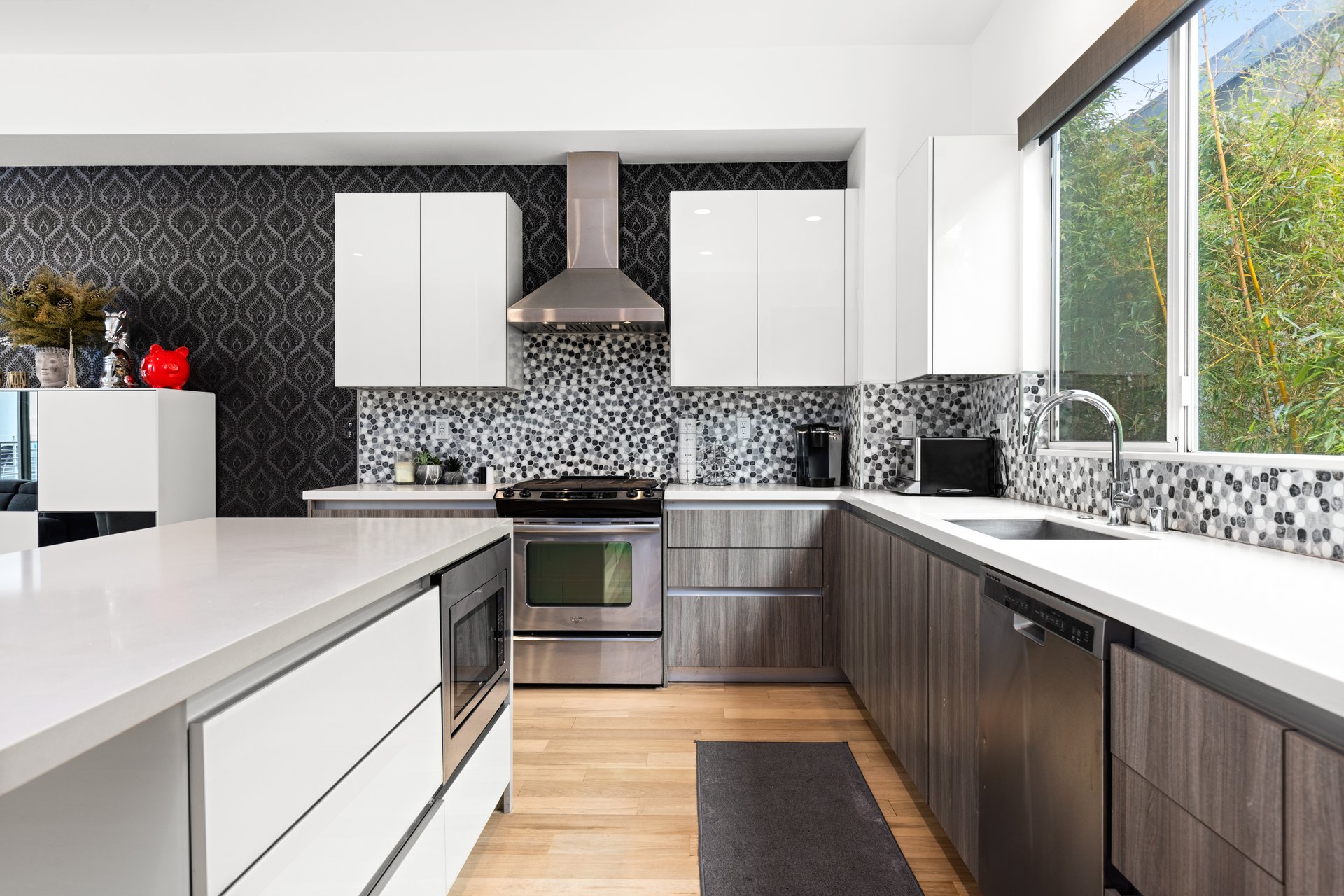 Hepburn Ave, 90038