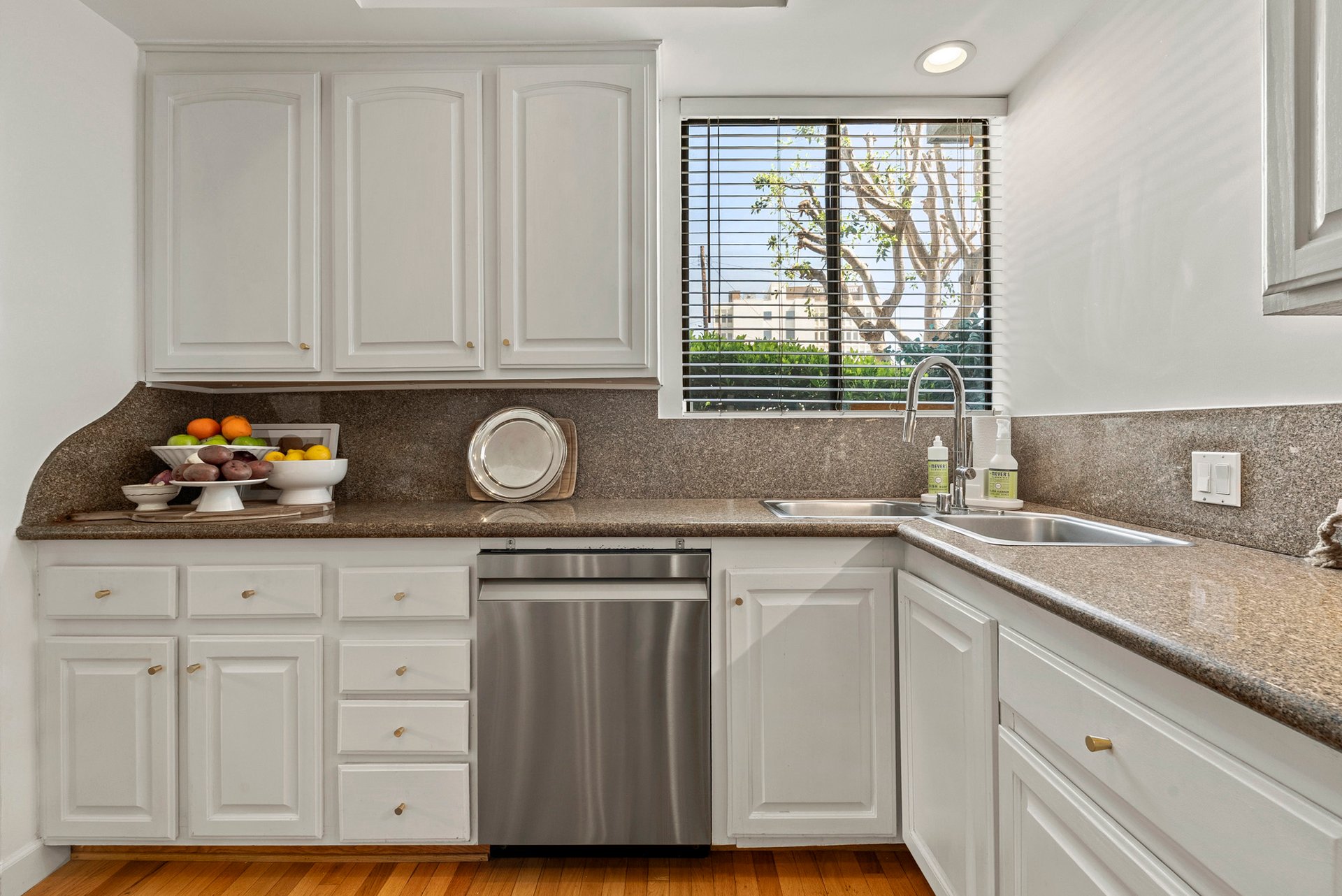 12115 San Vicente Blvd Unit: 111, Brentwood 