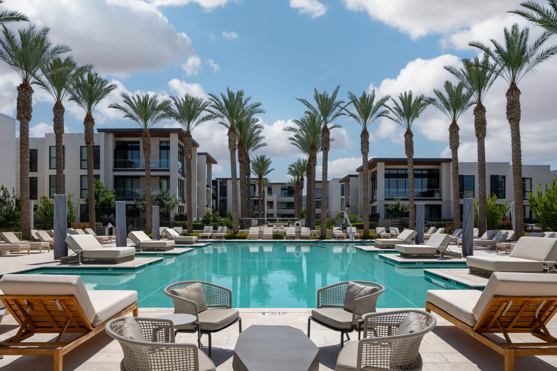 6587 N PALMERAIE Boulevard, 1050