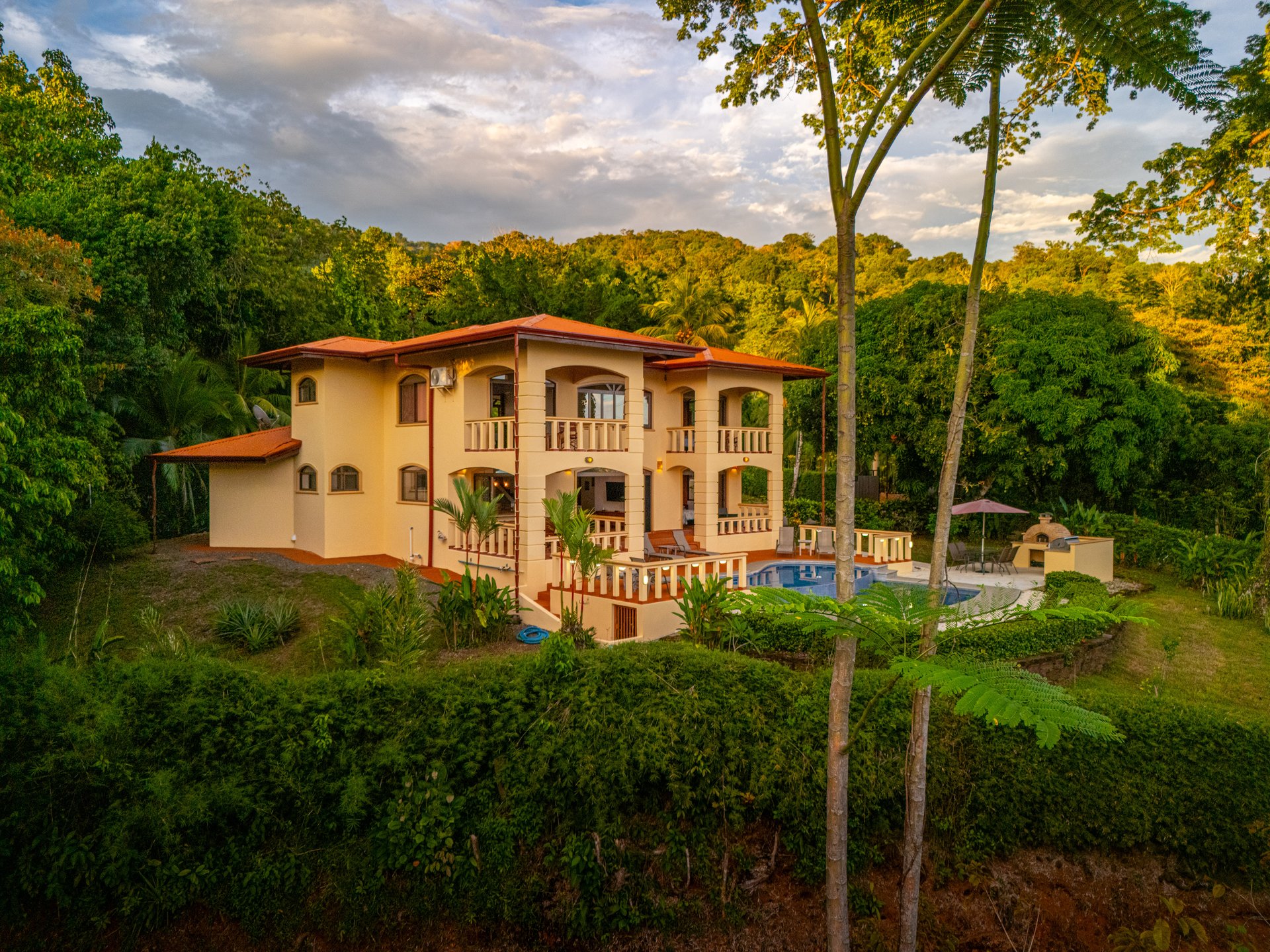 Classic Luxury at Casa Ceiba, Coastal Ocean View 4 Bedroom Home Near Uvita