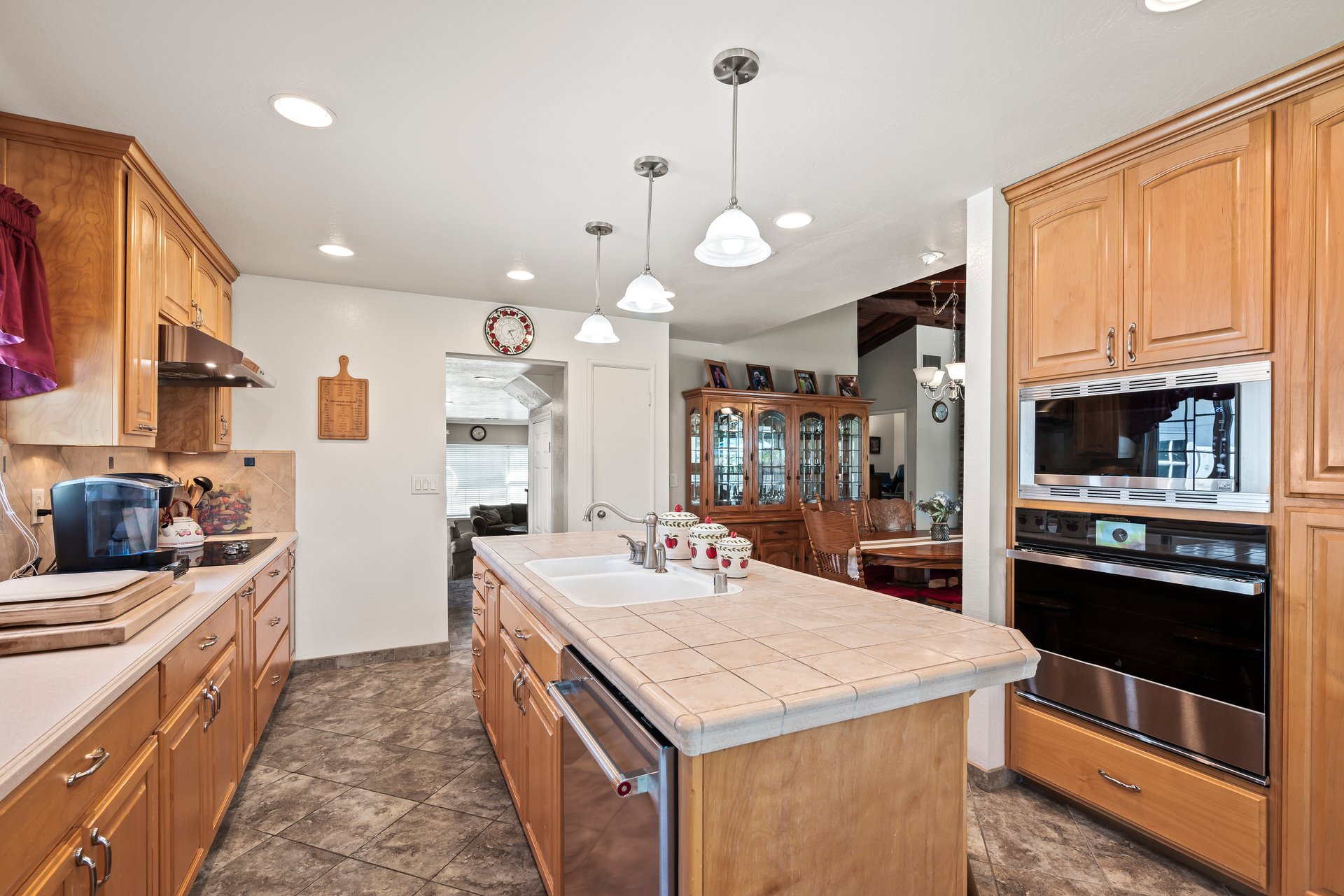 3529 Ridgewood Way
