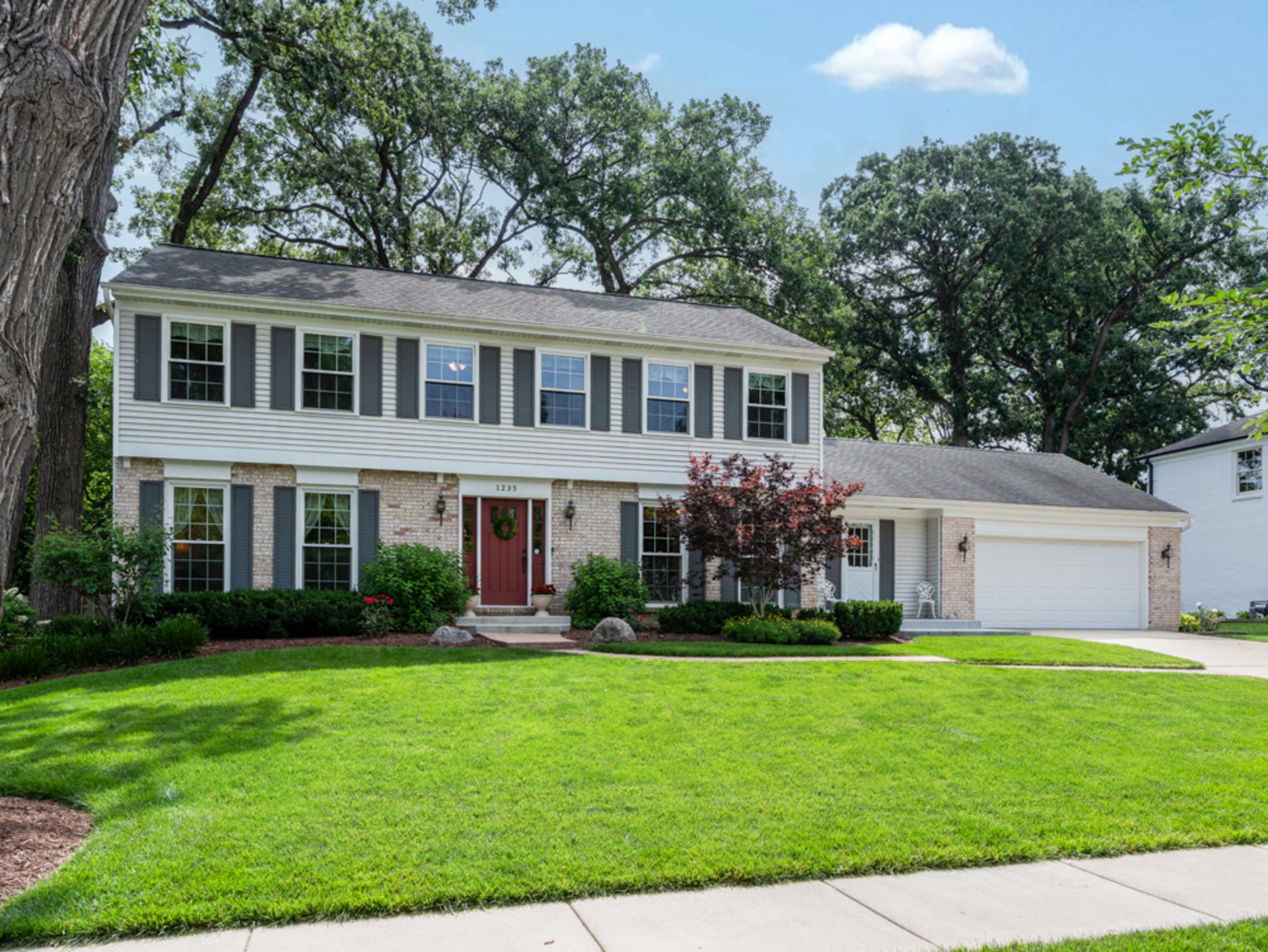 1235  Pin Oak Court