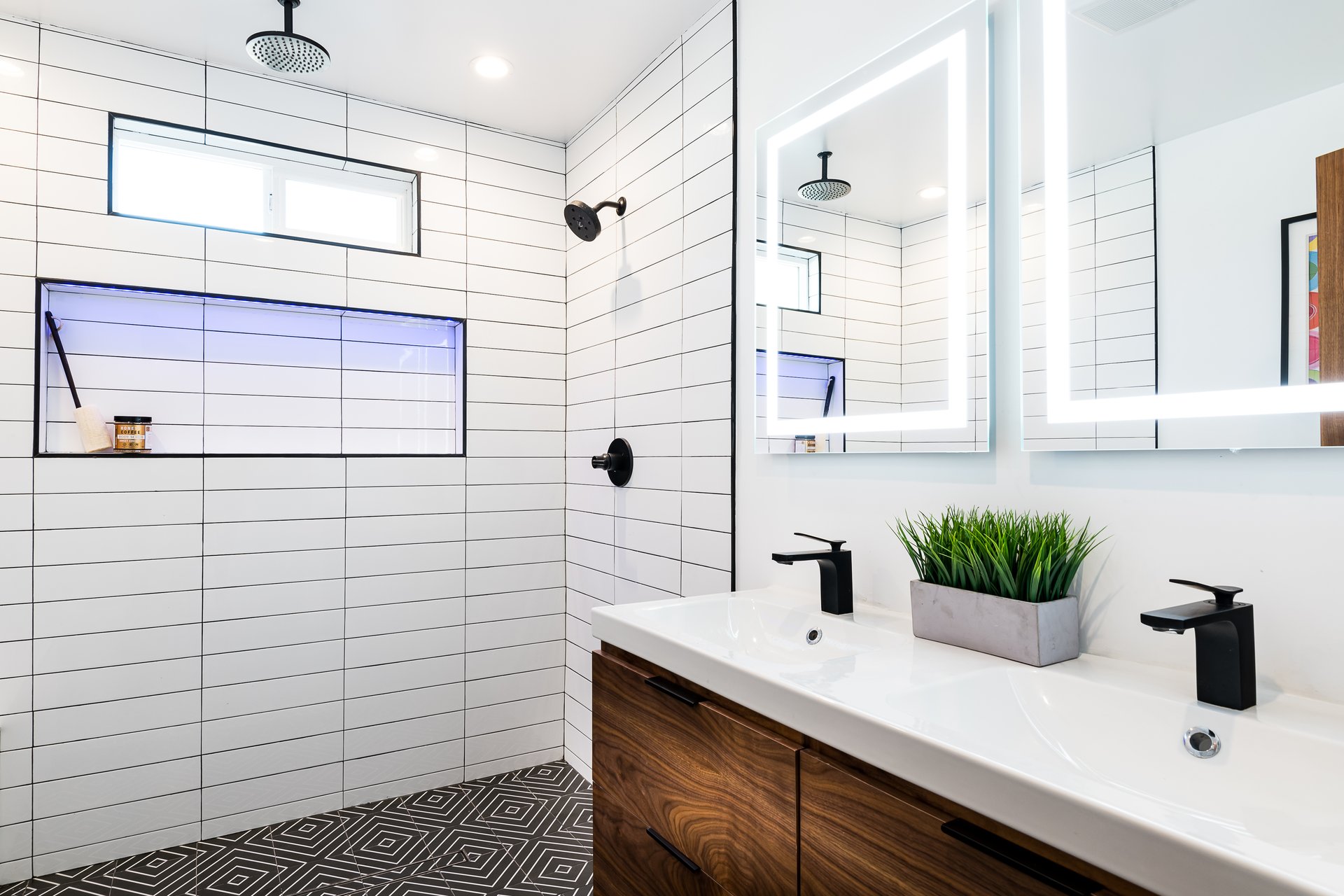 Mid-Century Smart Home in Woodland Hills