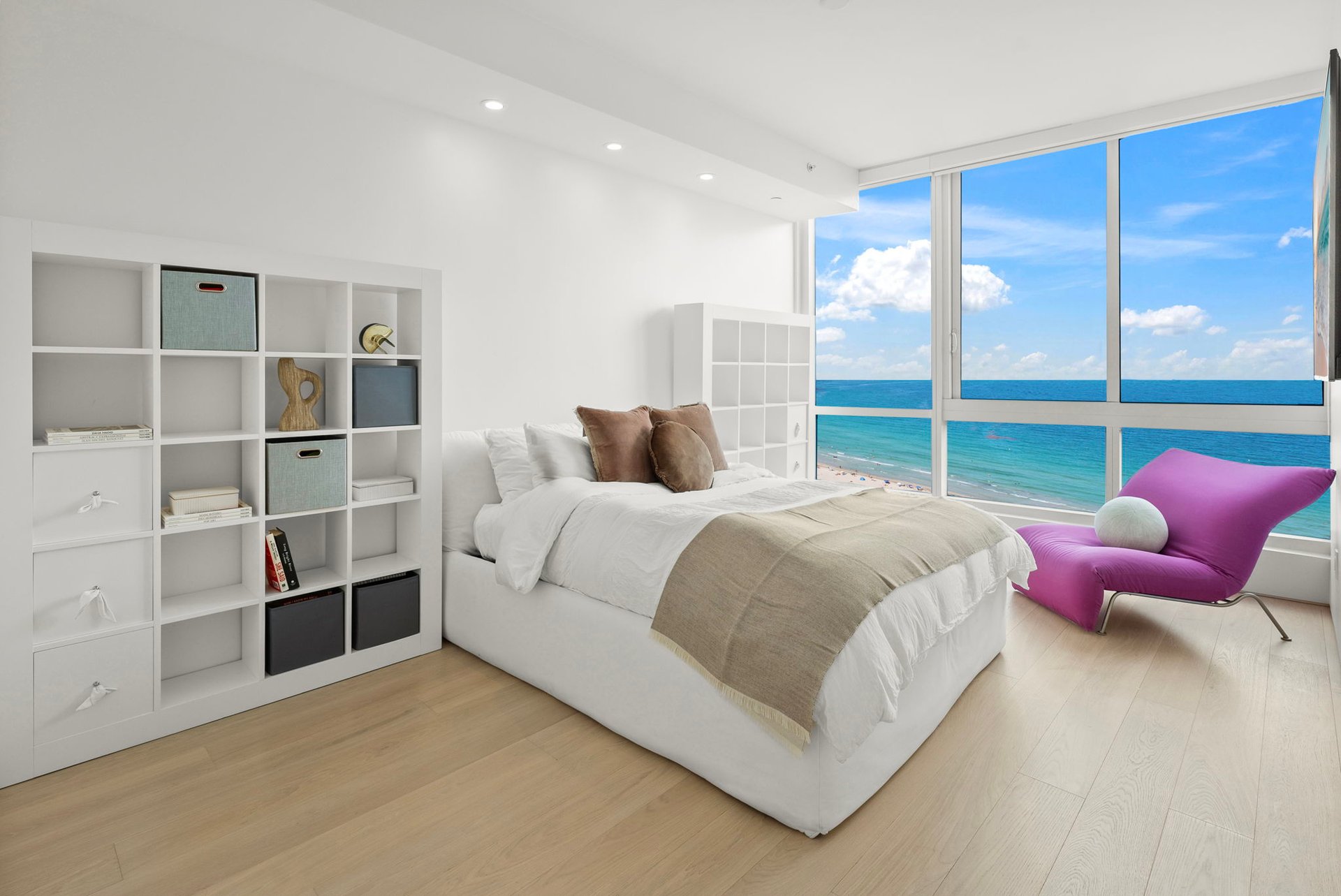 100 S Pointe Drive, Residence 1906/07