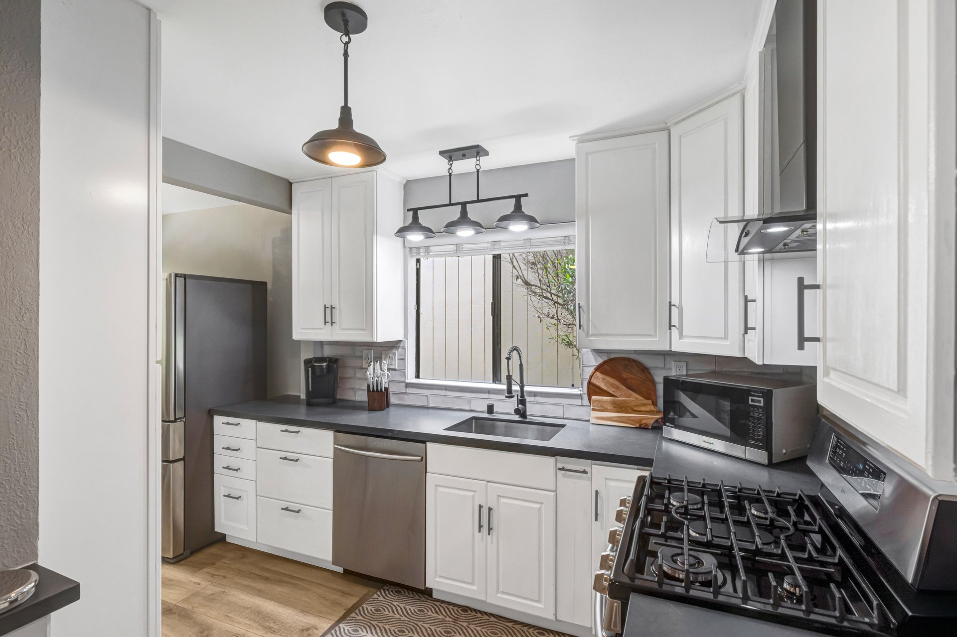 Charming Updated Townhouse Near the Ocean