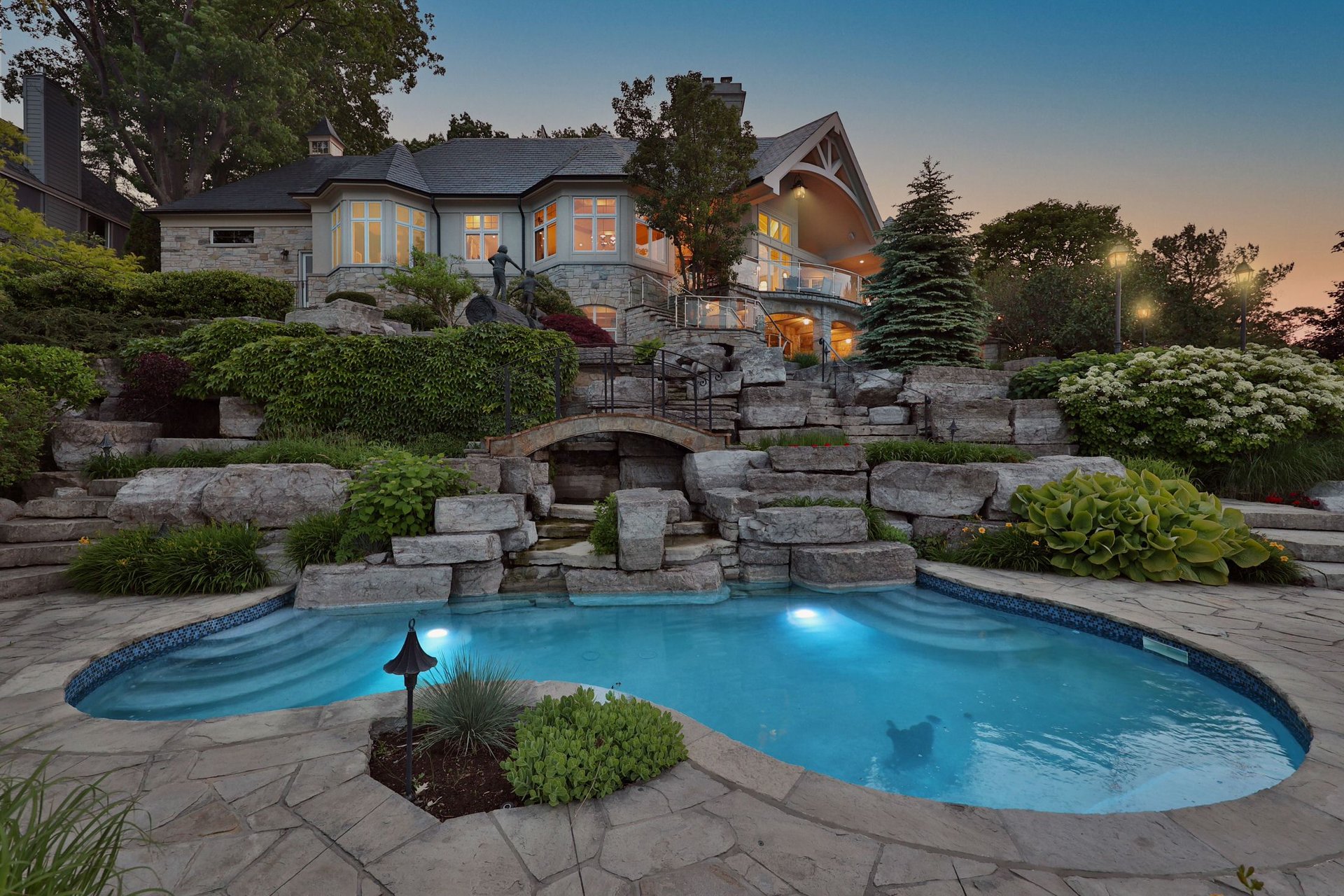 872 Whittier Cres