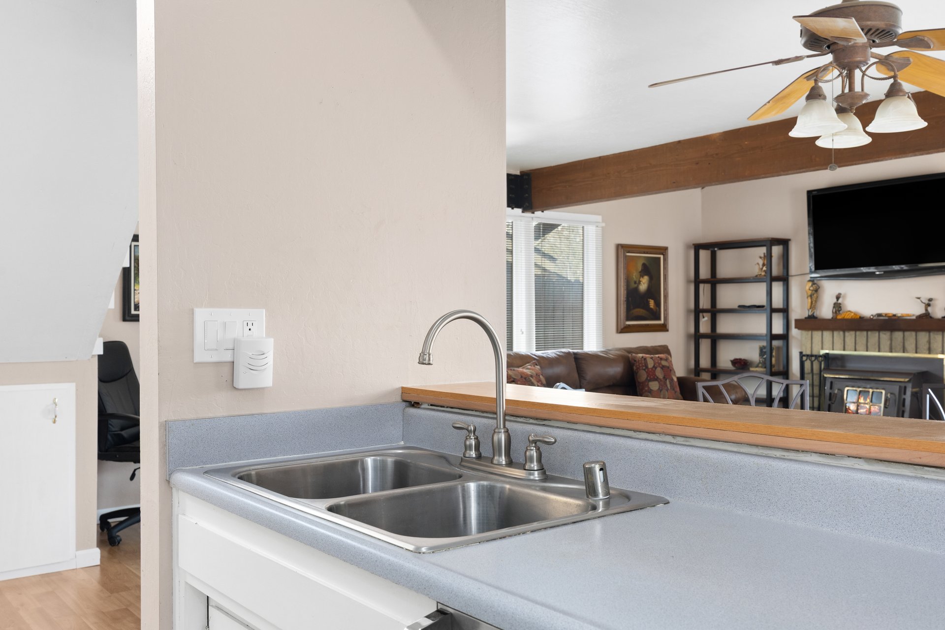 Charming Updated Condo in Bear Valley Springs – 101 Meadow Lakes