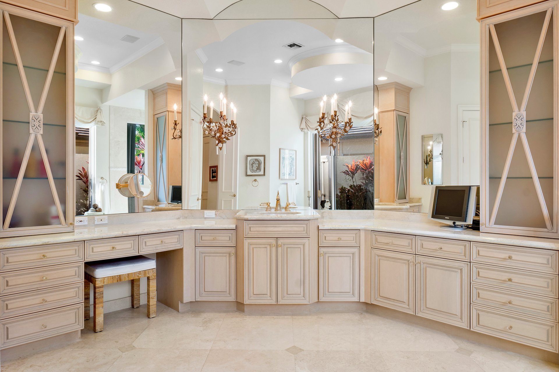 5679 Vintage Oaks Circle