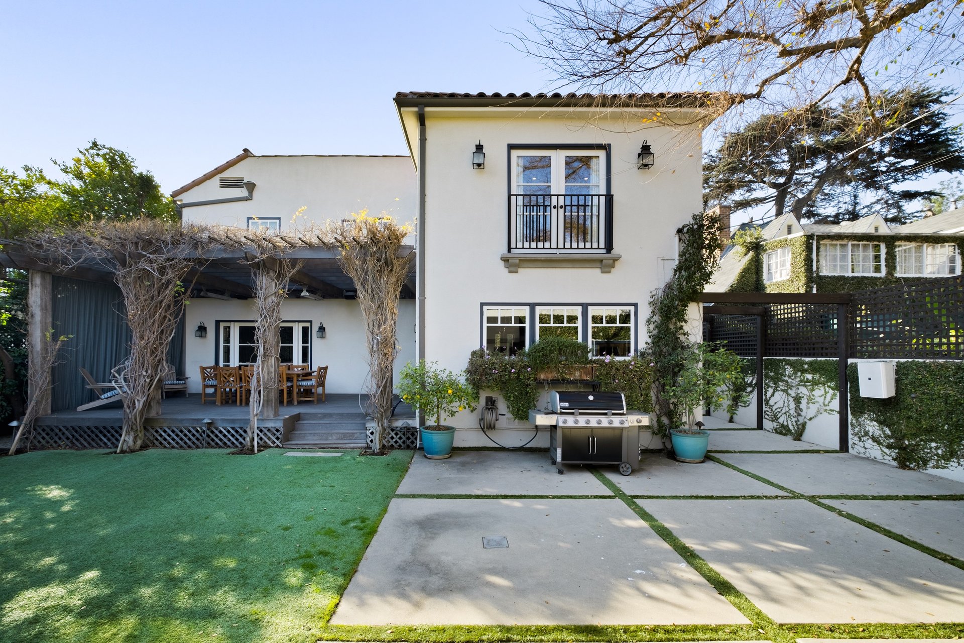 564 S Van Ness Ave, Windsor Square
