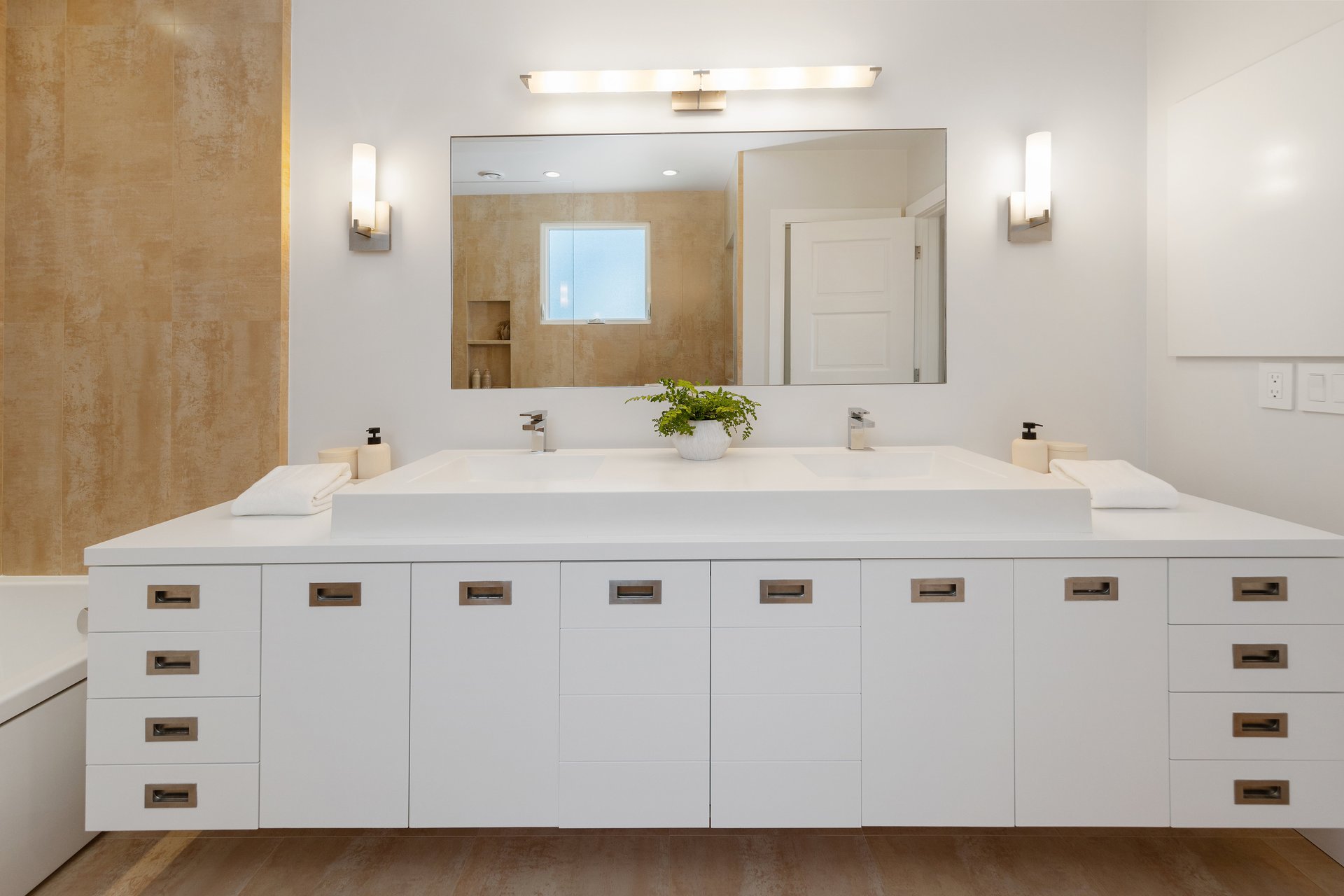 Pacific Heights Edwardian on a Prime Flat Block