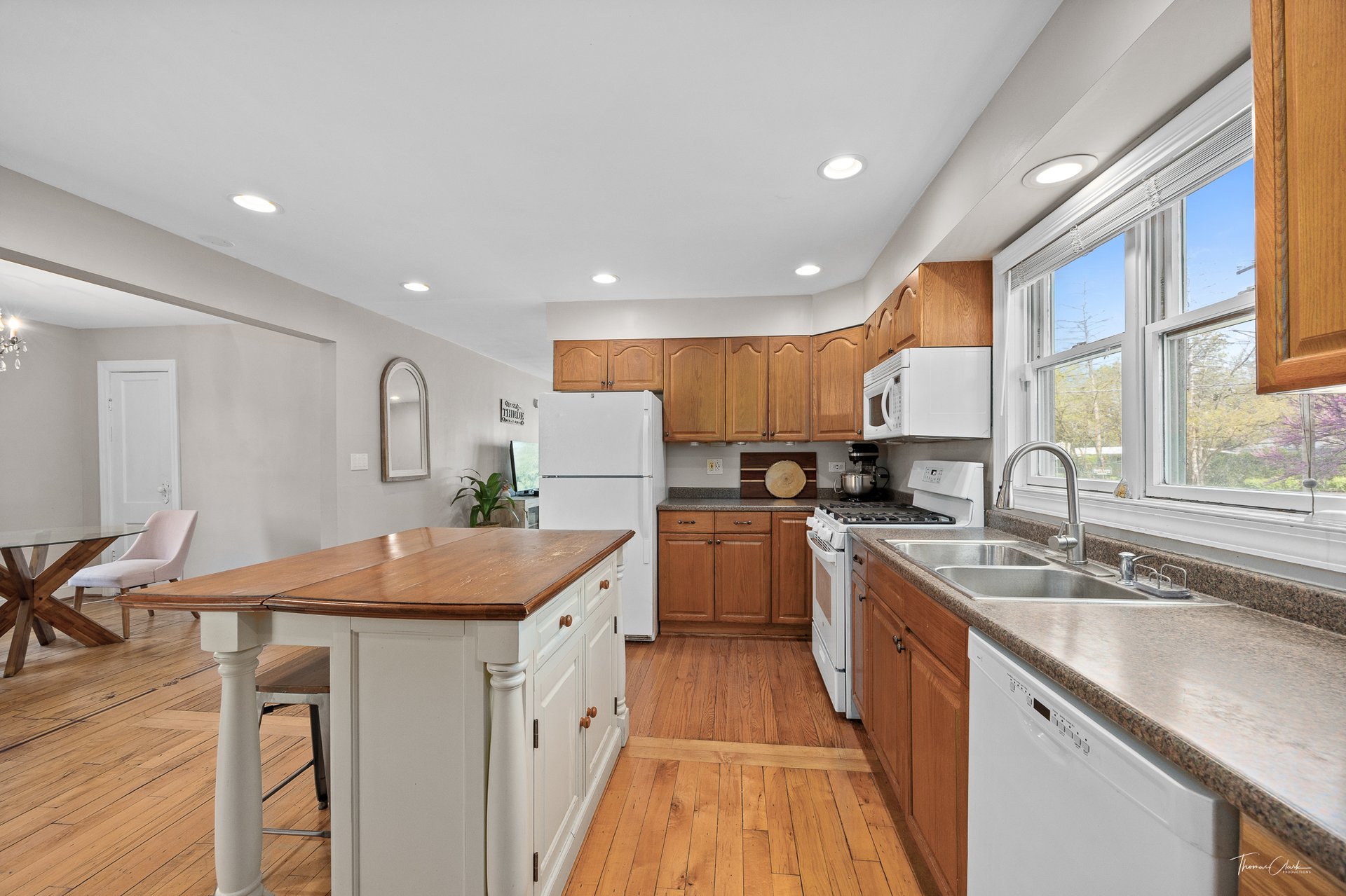 4046 Fairview Ave, Downers Grove
