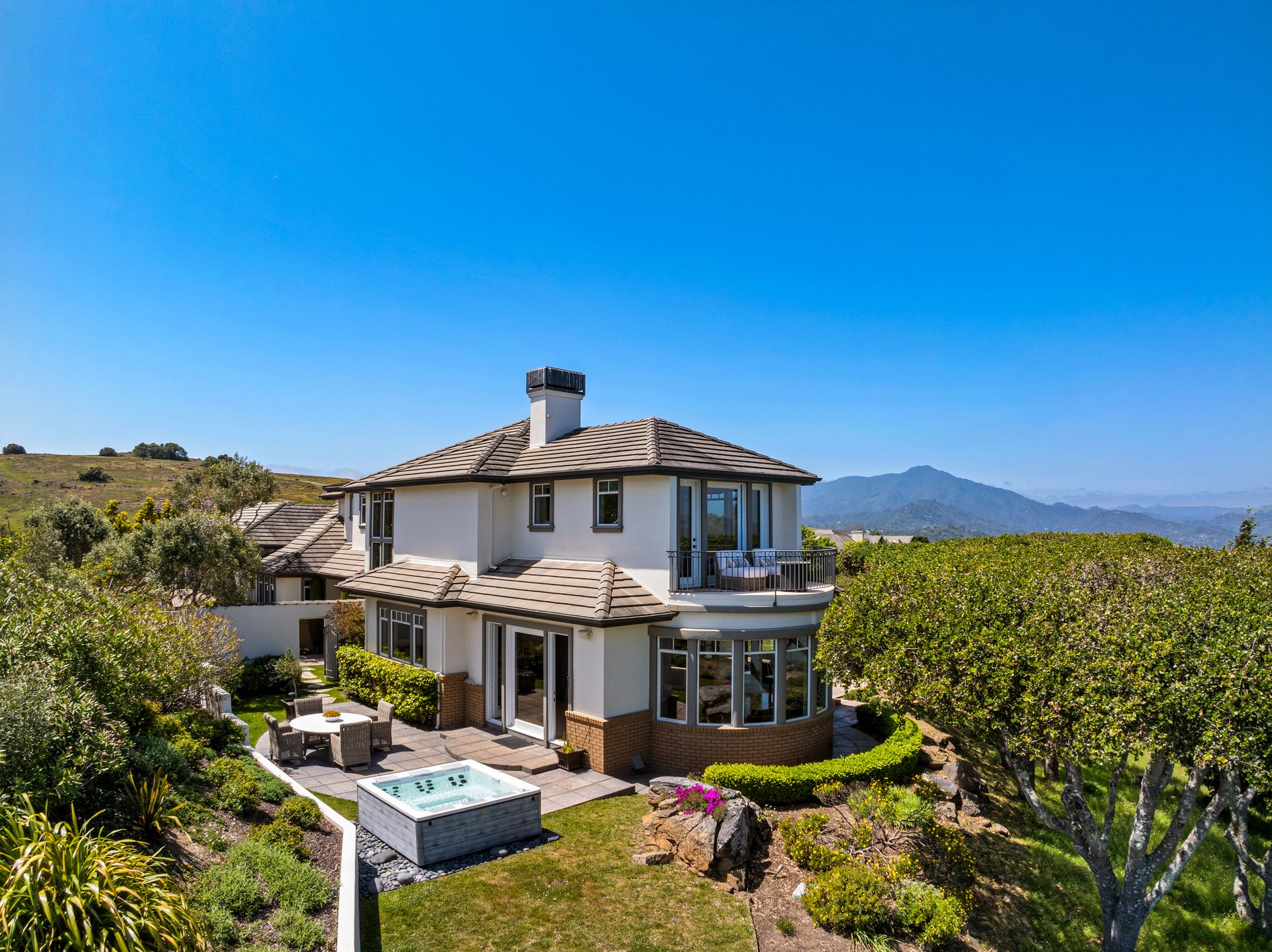 Sweeping Views Across the Bay