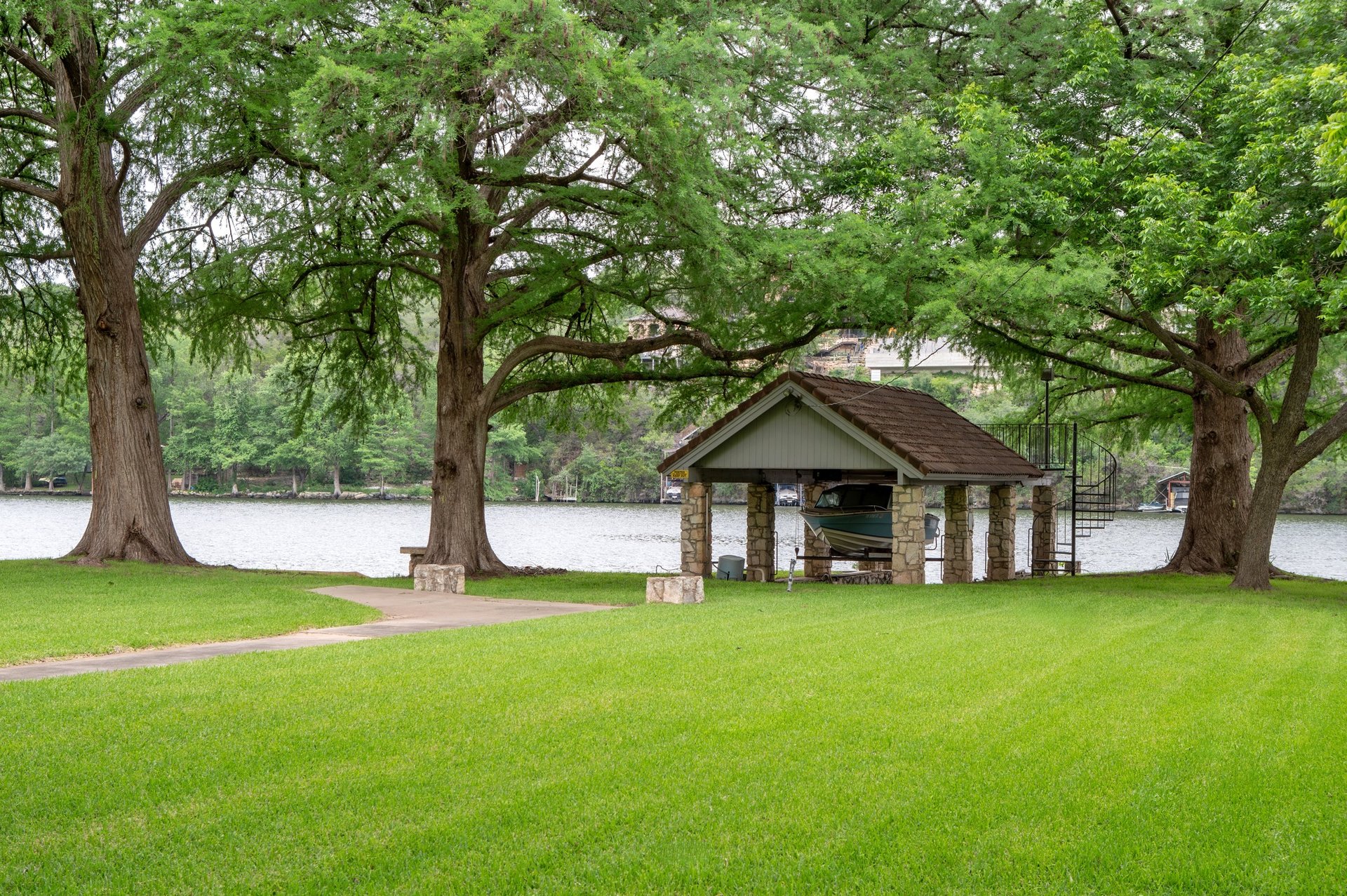 3200 Rivercrest Drive