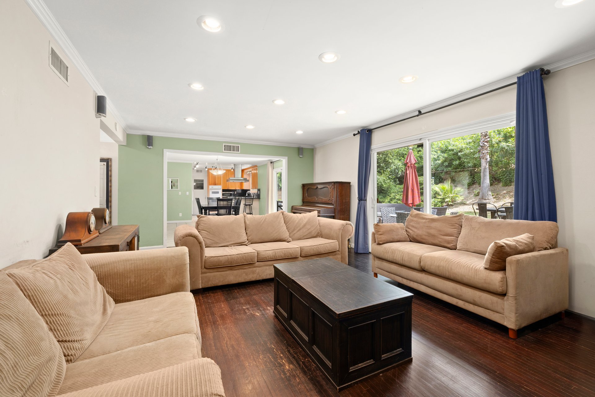 8326 Fable Ave, West Hills 