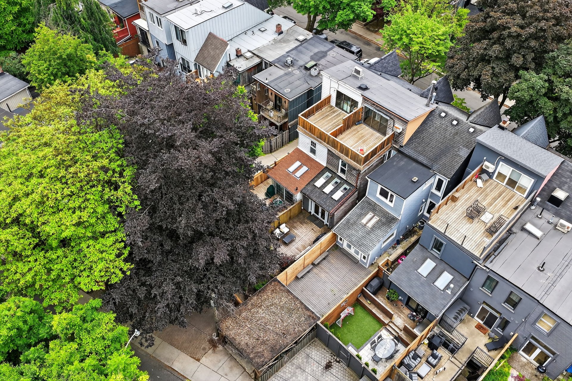 SOLD: Standout Residence In Coveted Summerhill
