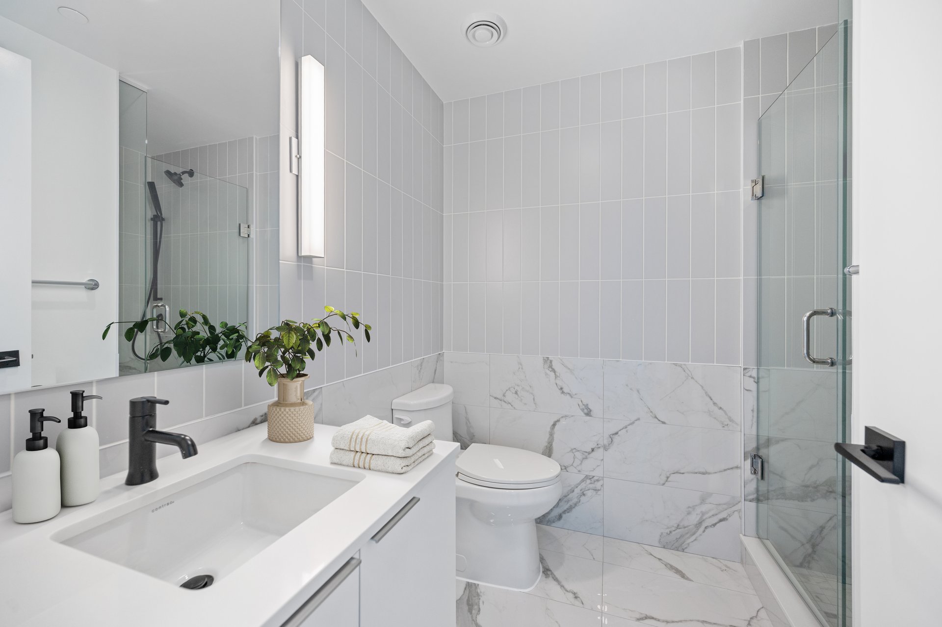327 King Street W 3905, Toronto C01 Unit: 3905