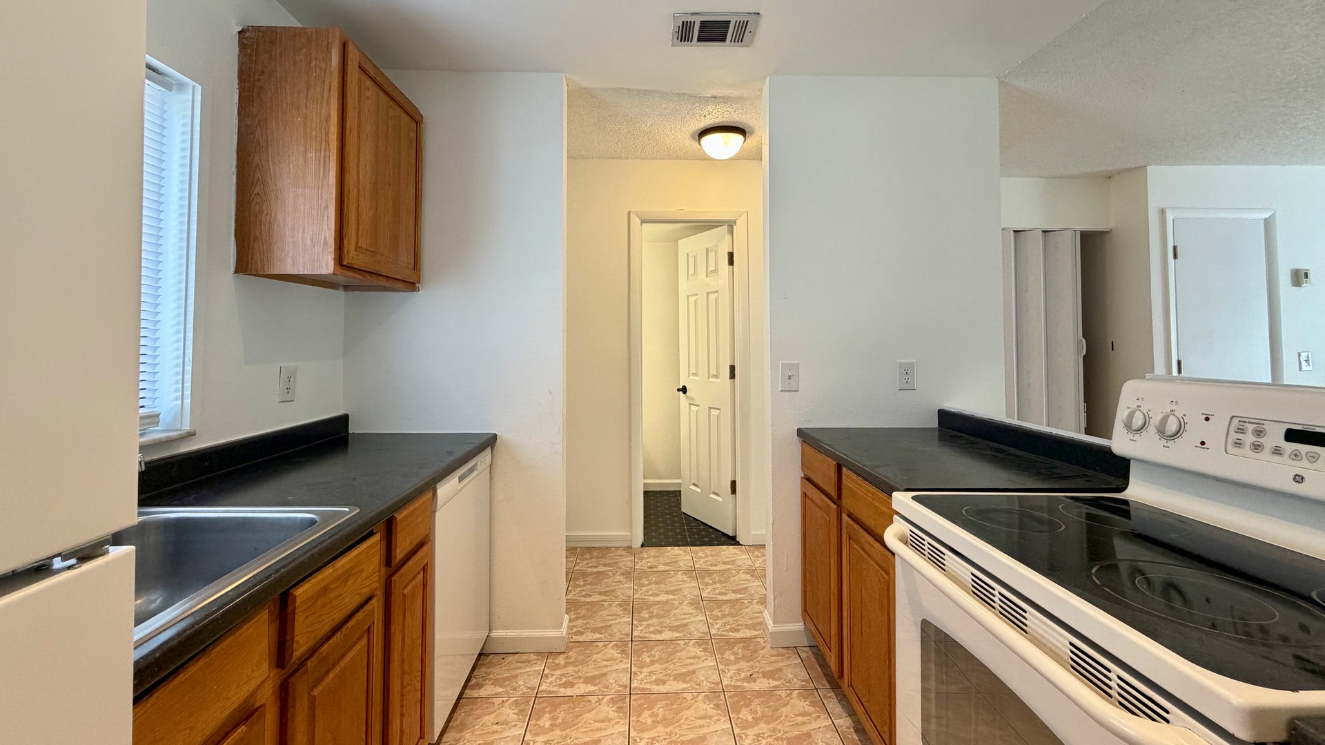 Lake Baldwin Area 2-Bedroom Townhouse for Lease