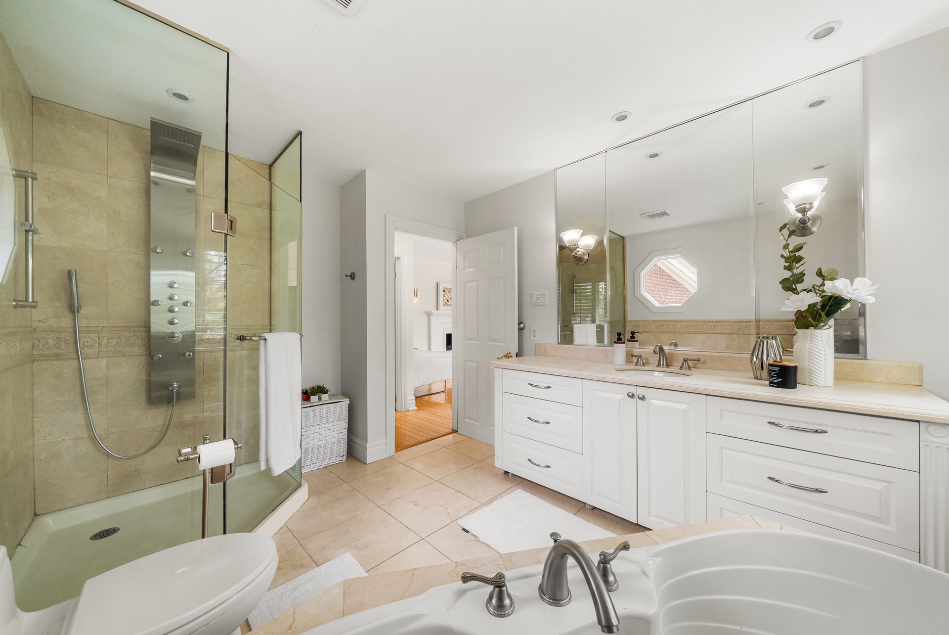 2154 Oneida Cres