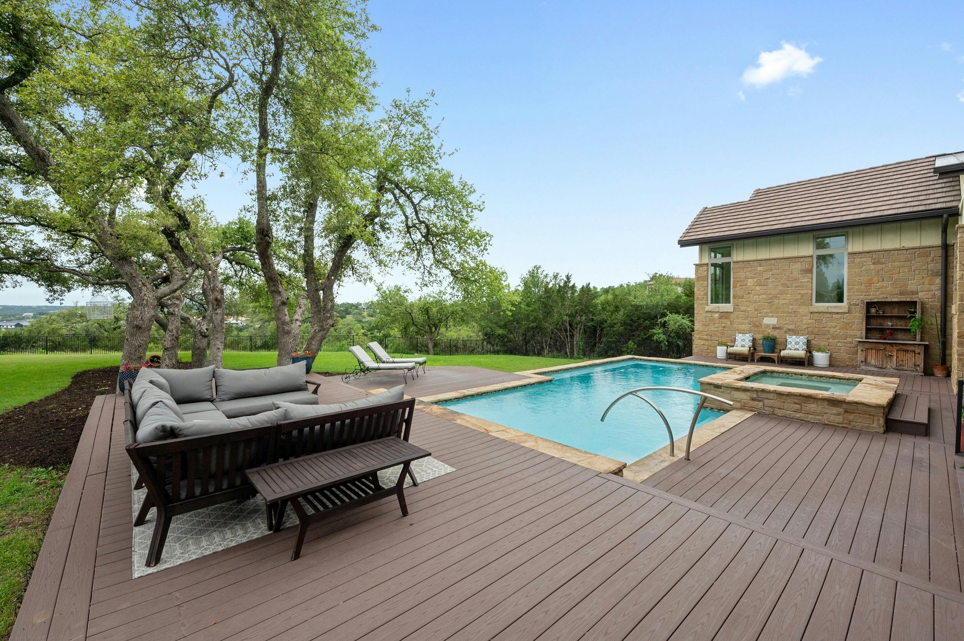8024 Carlton Ridge