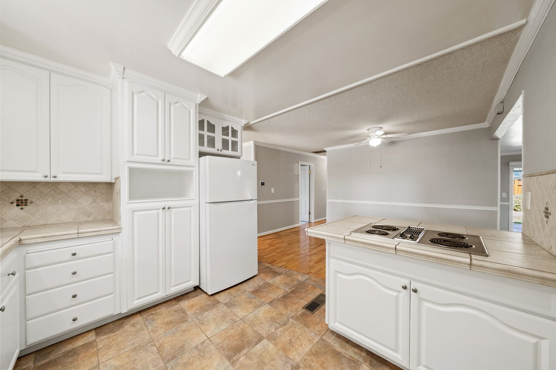 96 Lavonne Dr