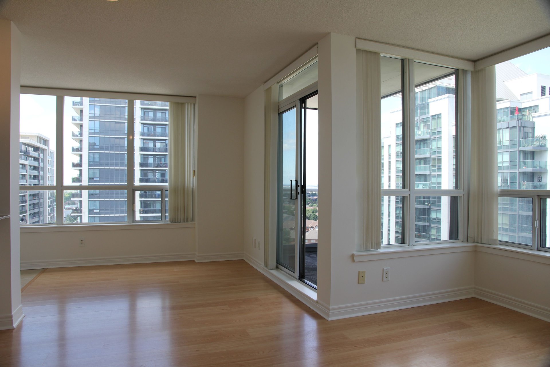  Exceptional Corner Suite 
