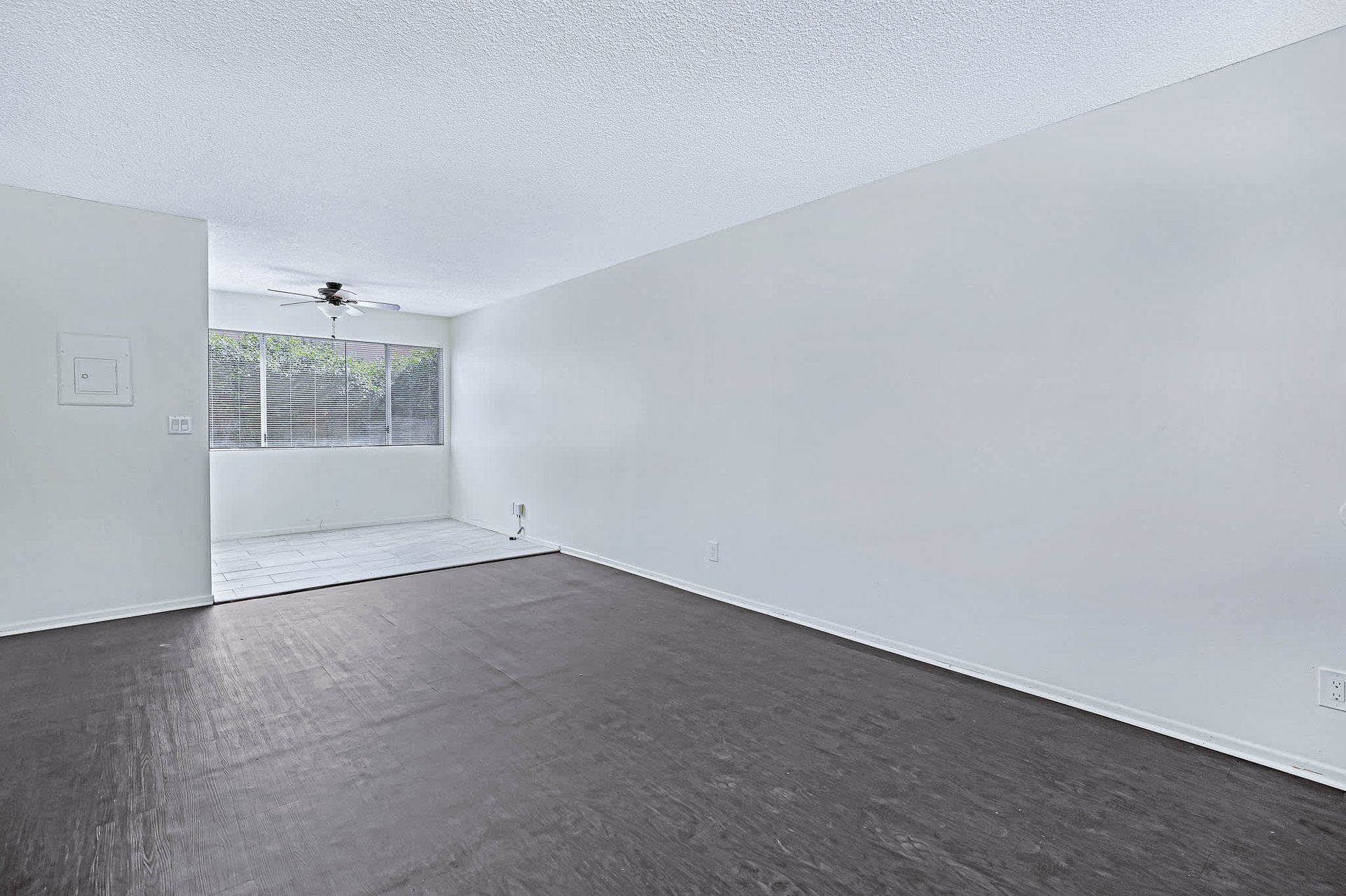 Incredible Triplex Apartment Opportunity near USC. Great Cash Flow. Vacant Lot in Rear for future Development!