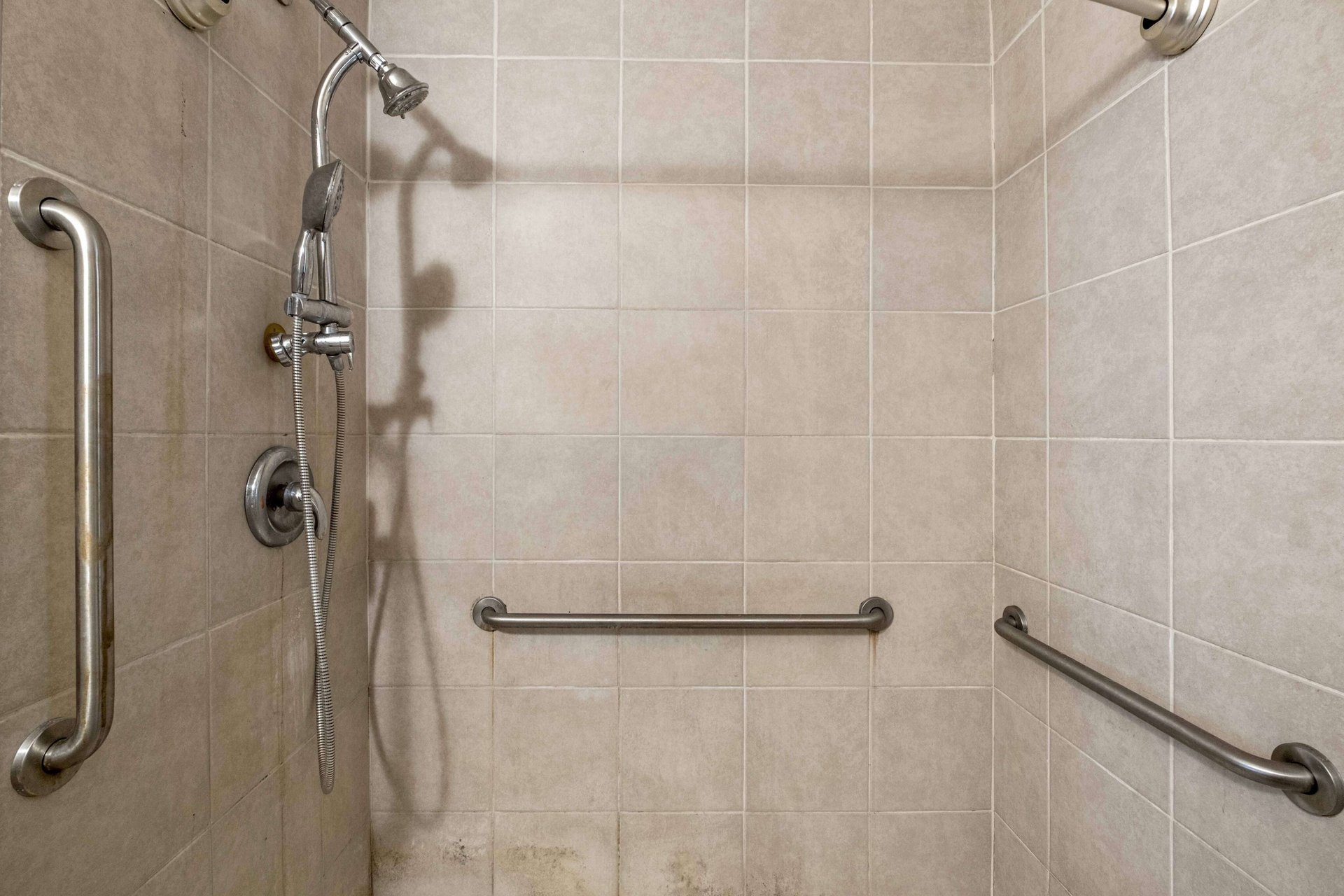 4742 Suburban Dr