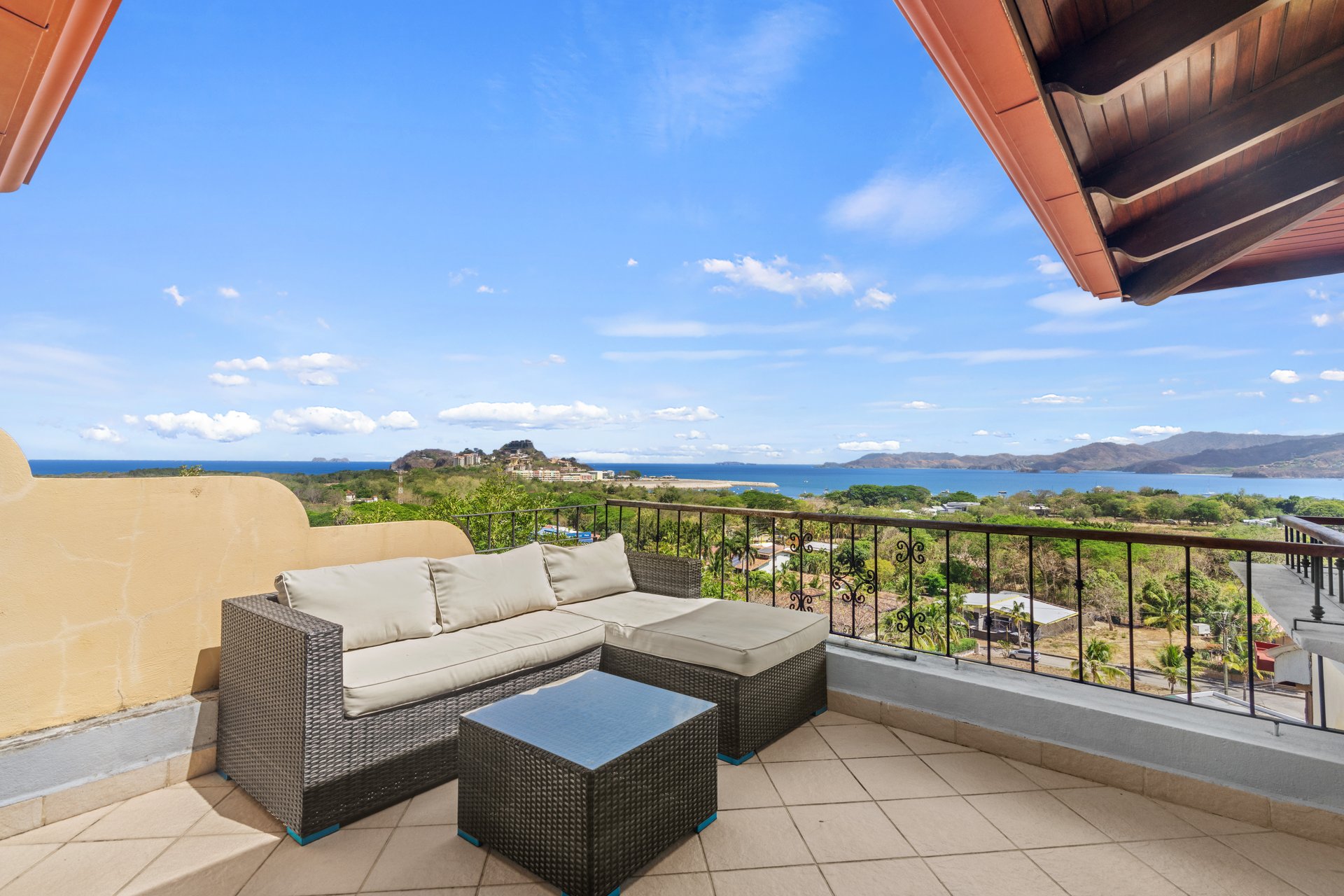 Casa Omega | Ocean View Apartment Complex in Altos de Flamingo