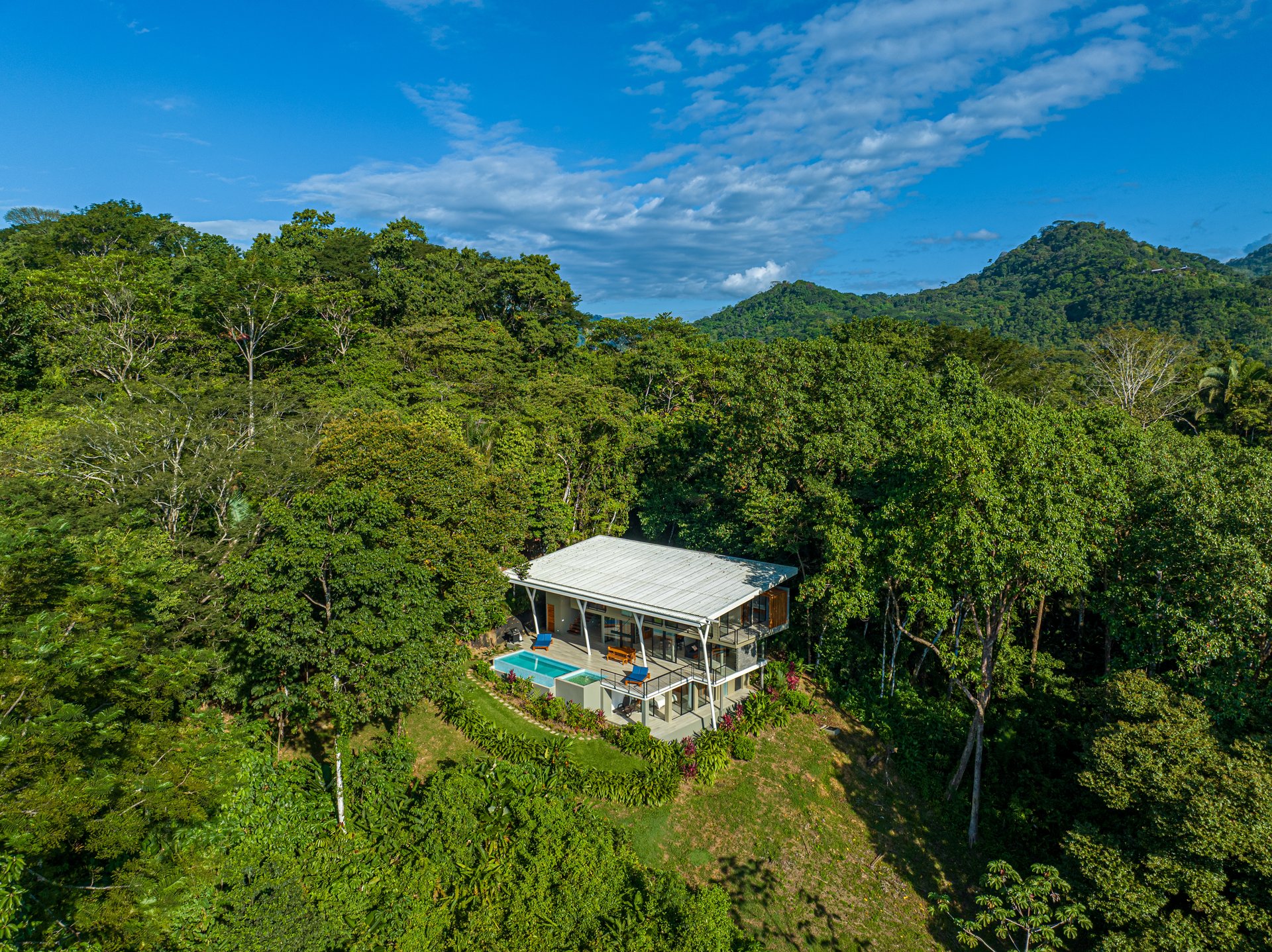 4 Bedroom Jungle Paradise with Ocean Views