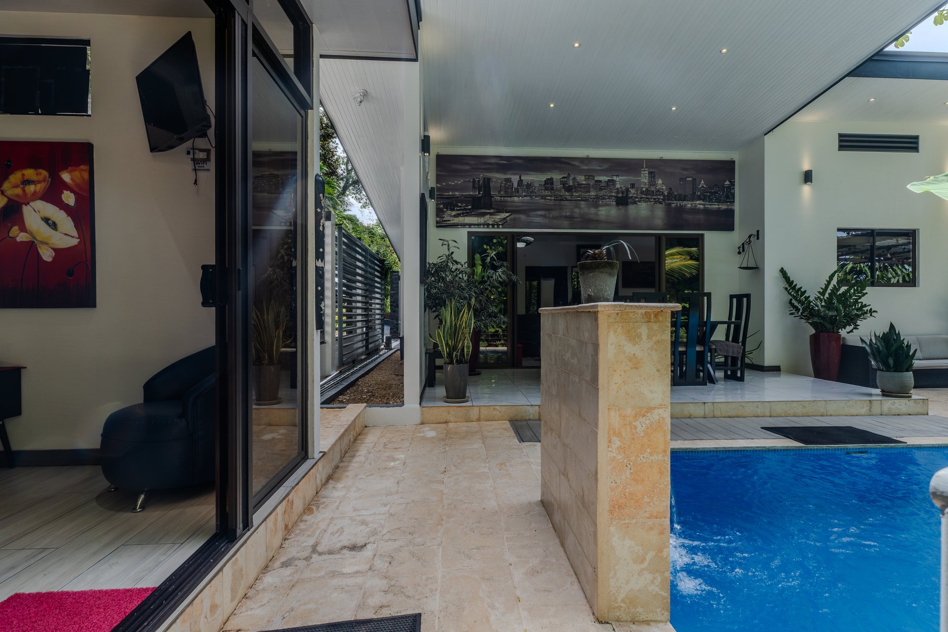 Charming 2 Bedroom Home + Studio located in heart of Uvita 