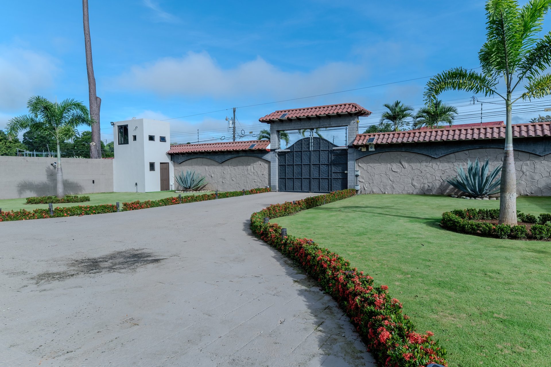 Luxury Home with Pool, Bar Area & Resort-Level Amenities | 6 br, 4.5 ba in Perez Zeledon 