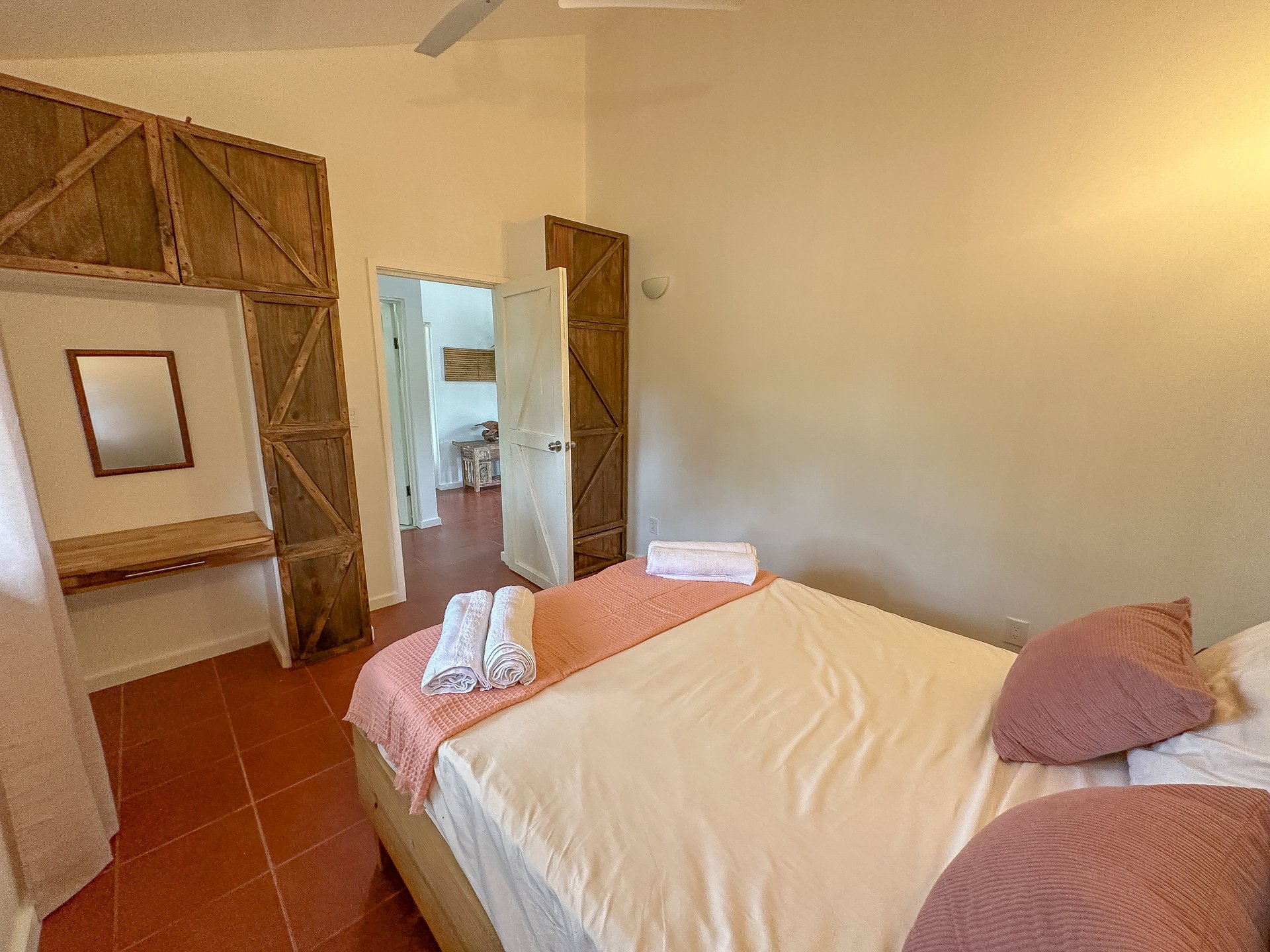Contemporary 3-bed home surrounded by Uvita’s services and amenities but just a short stroll to tropical beaches